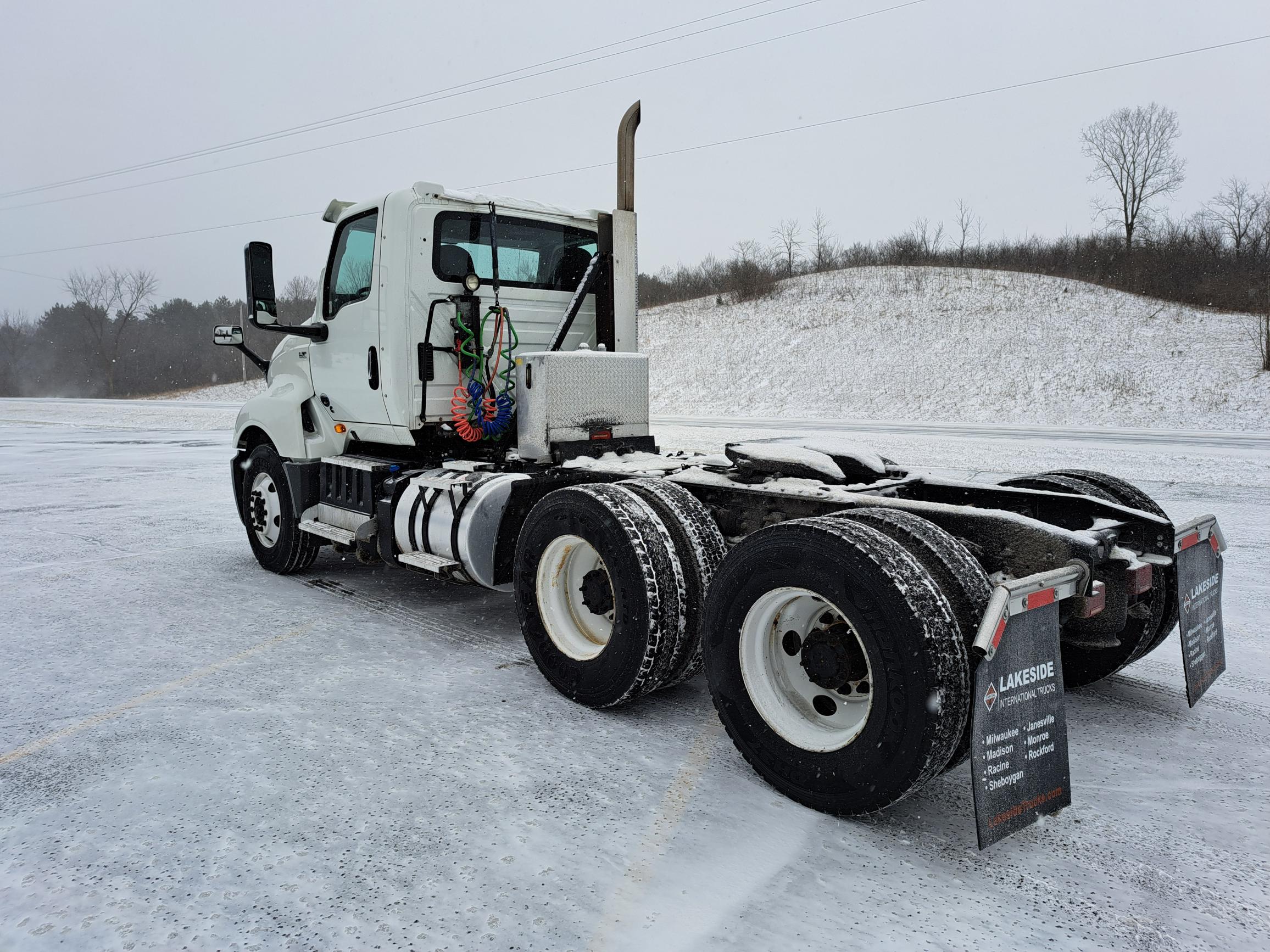 2019 INTERNATIONAL LT625 - image 4 of 6