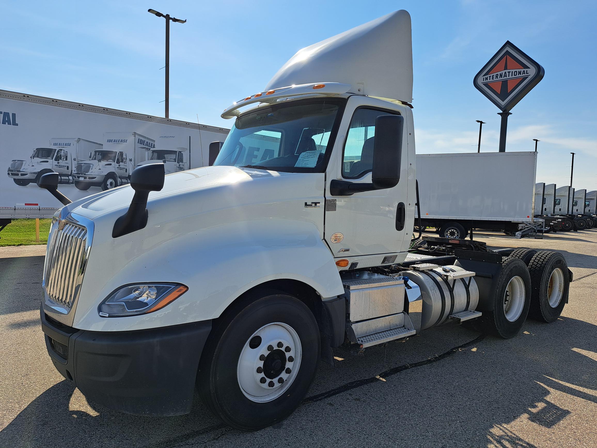 2019 INTERNATIONAL LT625 - image 1 of 6