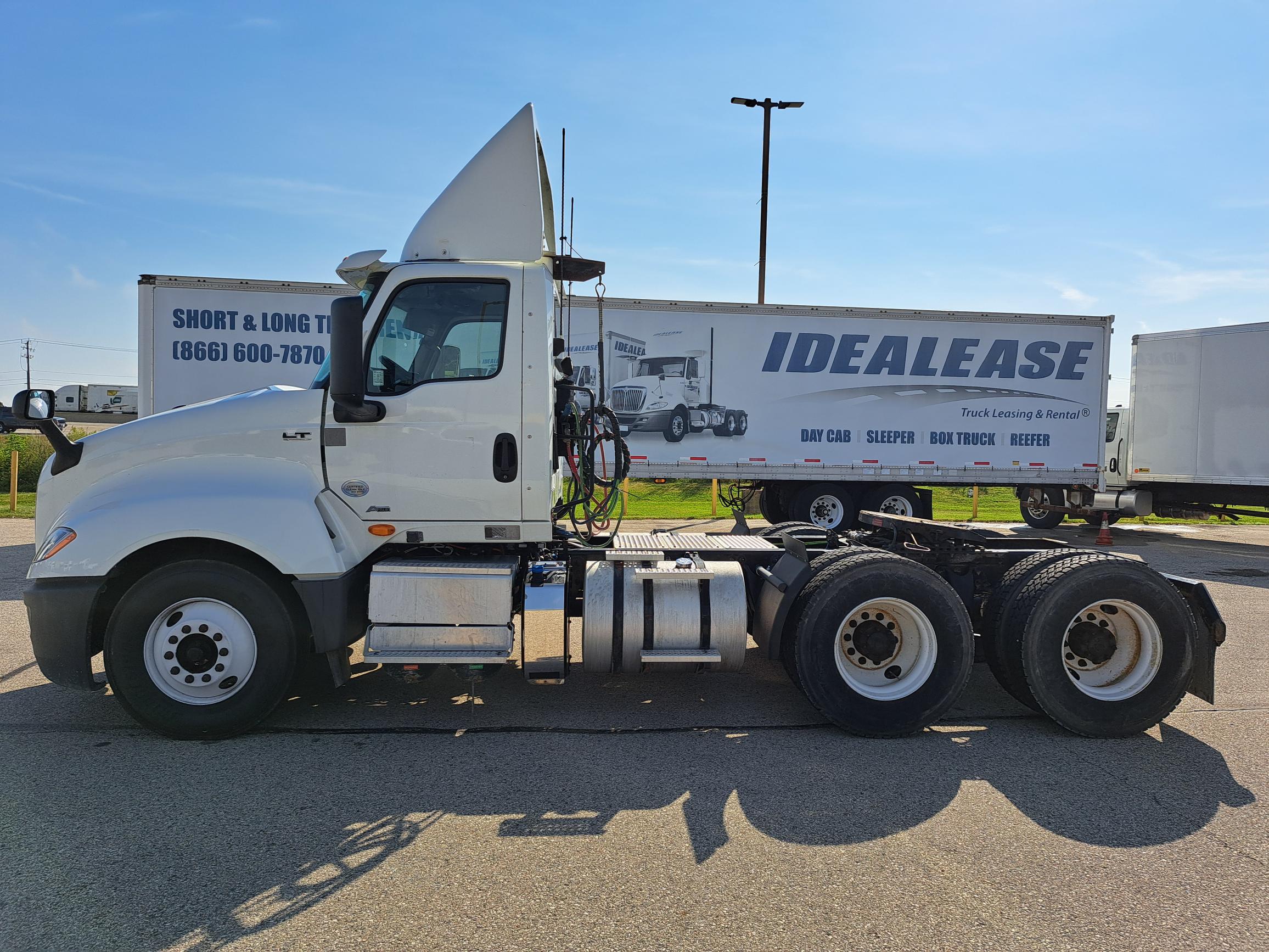 2019 INTERNATIONAL LT625 - image 2 of 6