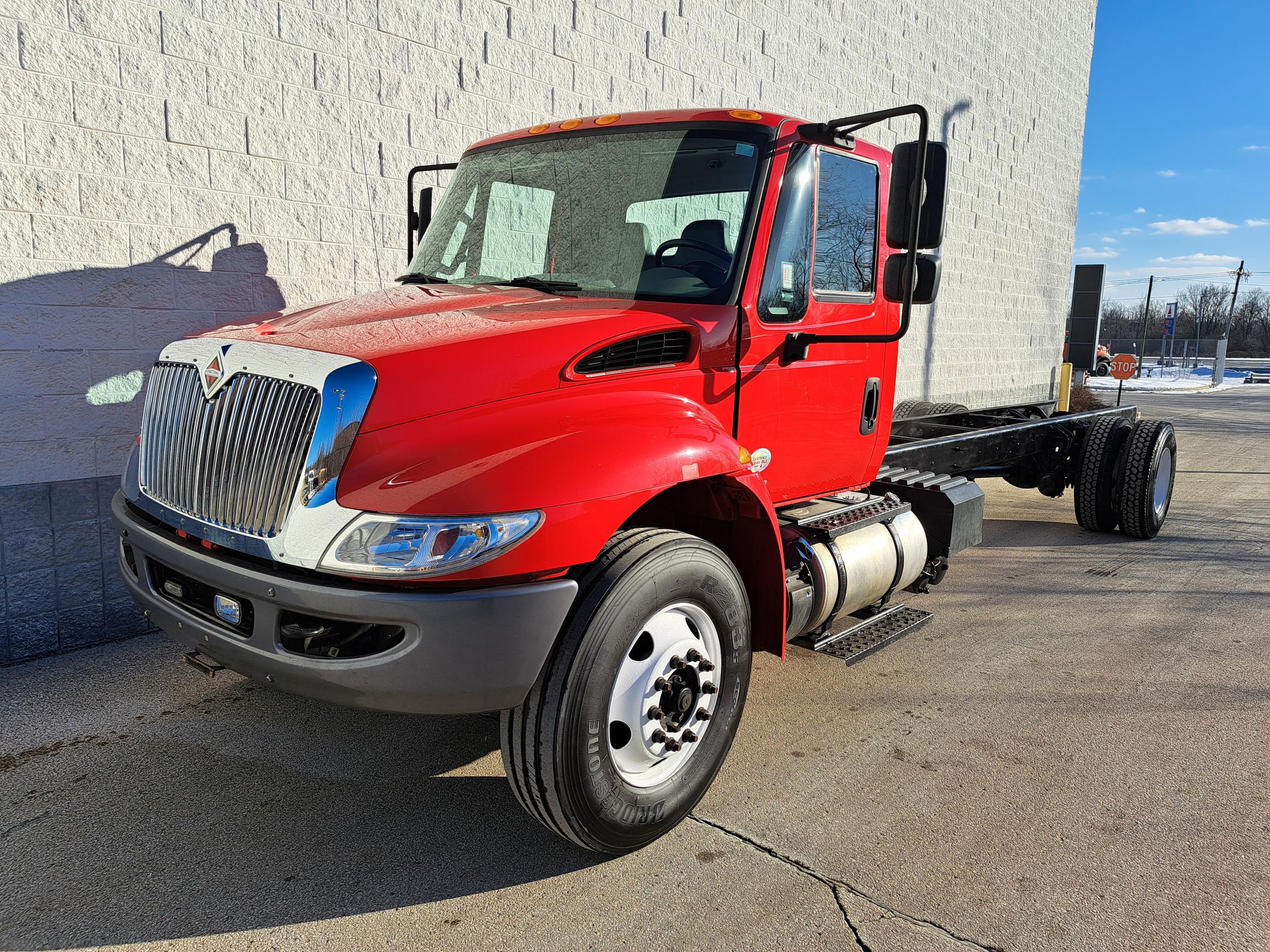 2019 INTERNATIONAL 4300 - image 3 of 6
