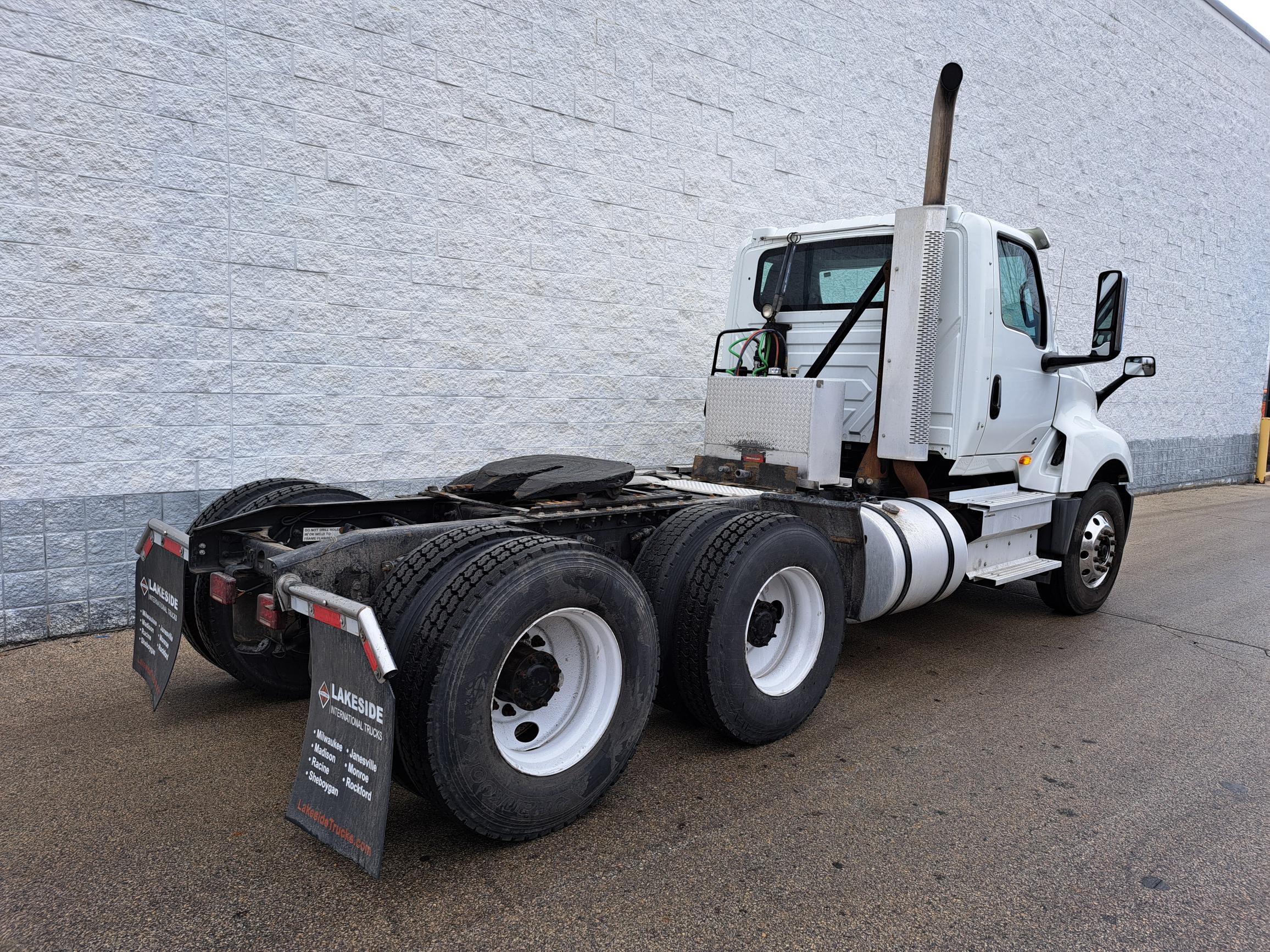 2019 INTERNATIONAL LT625 - image 3 of 6