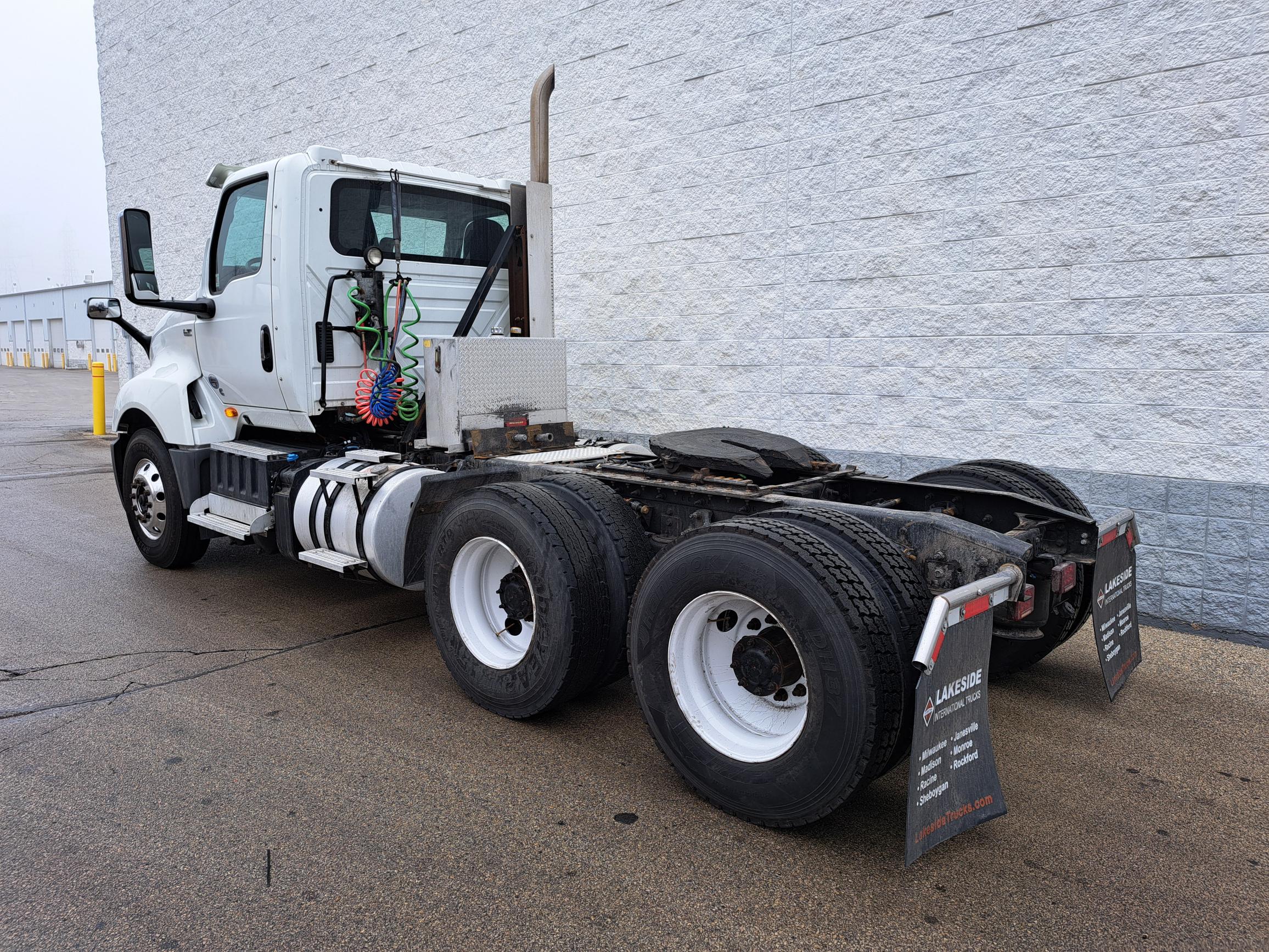 2019 INTERNATIONAL LT625 - image 4 of 6