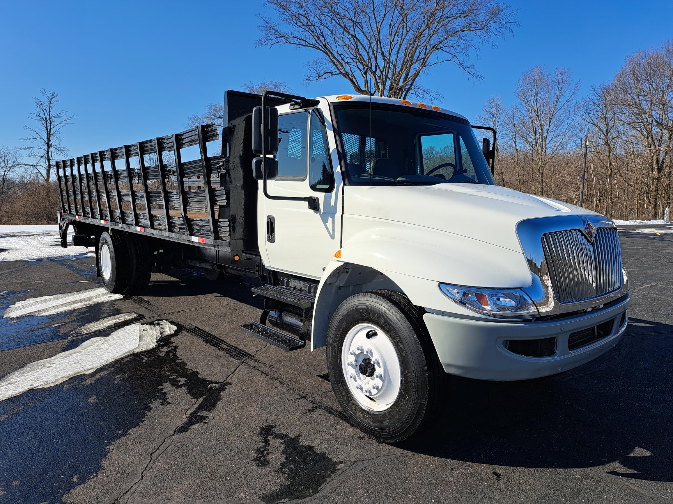 2019 INTERNATIONAL 4300 - image 2 of 6