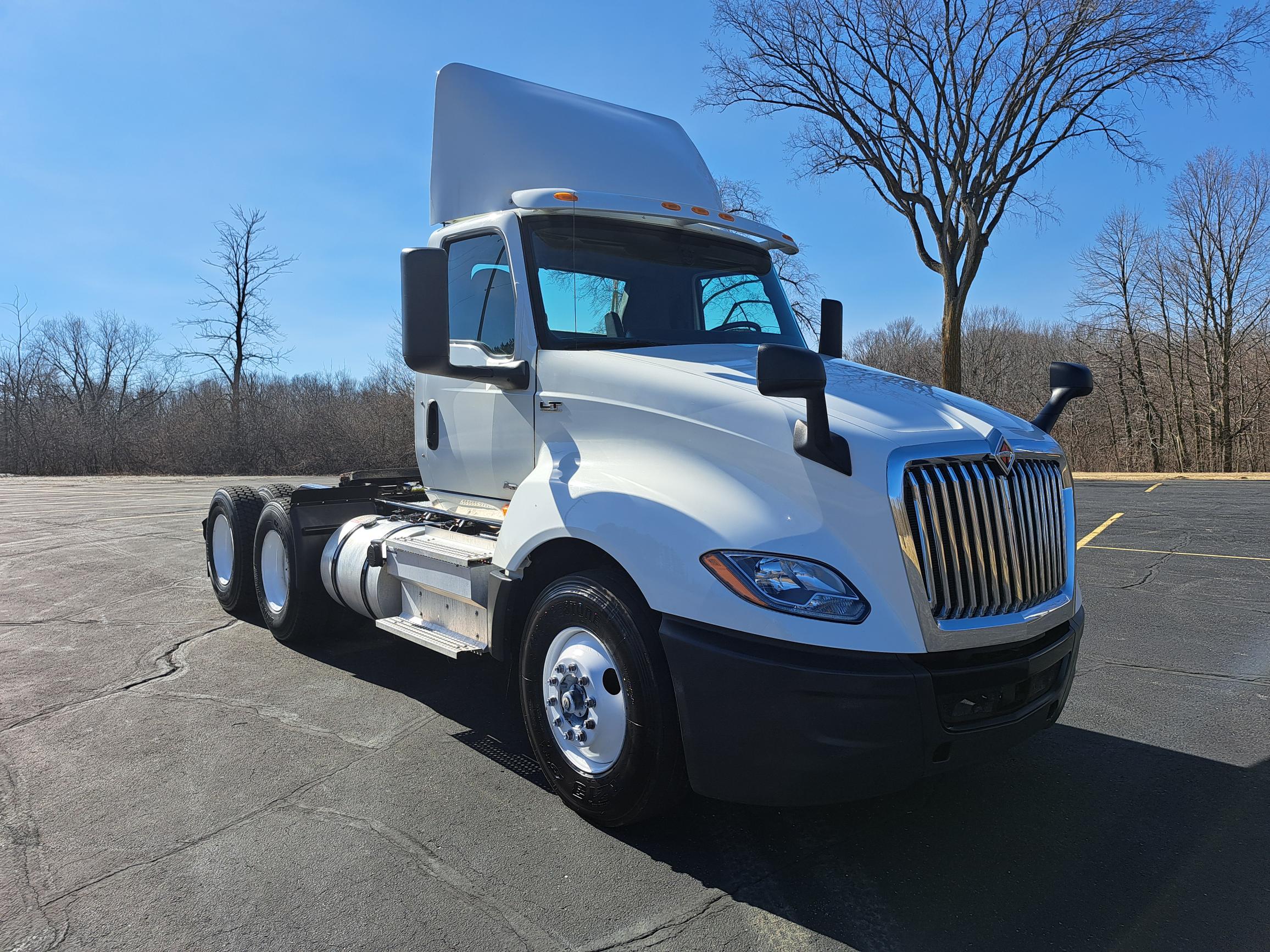2019 INTERNATIONAL LT625 2019 INTERNATIONAL LT625 - image 1 of 6