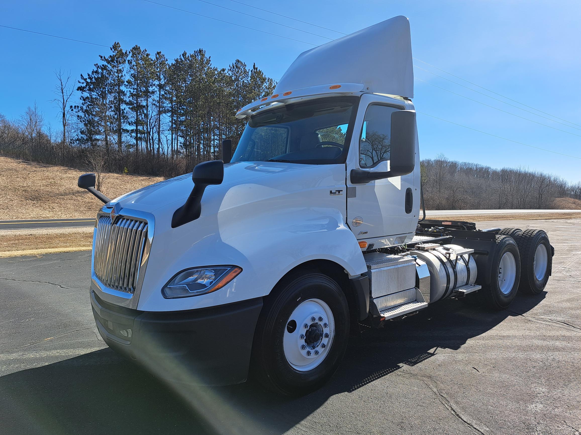 2019 INTERNATIONAL LT625 2019 INTERNATIONAL LT625 - image 3 of 6
