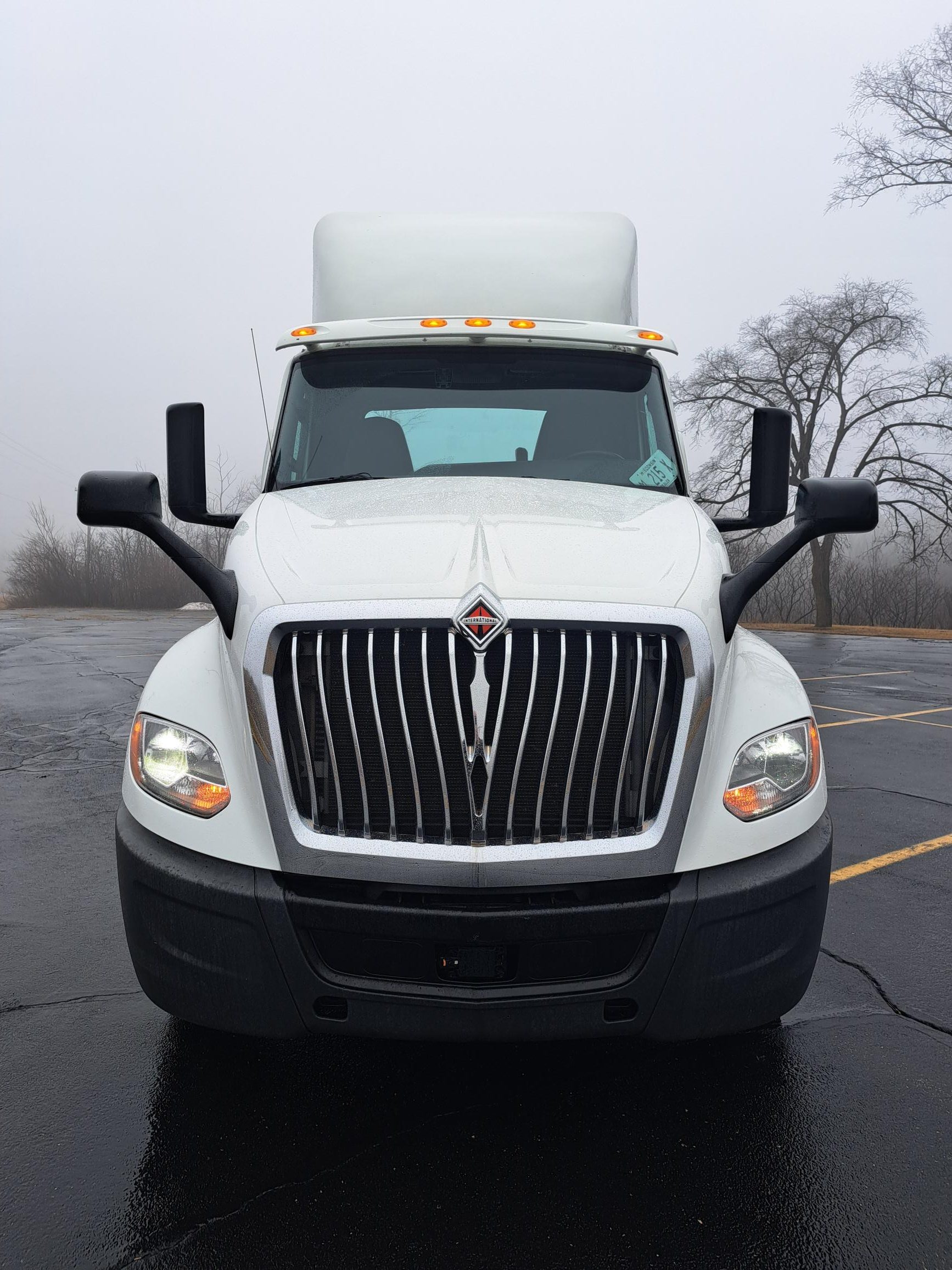 2019 International LT - image 5