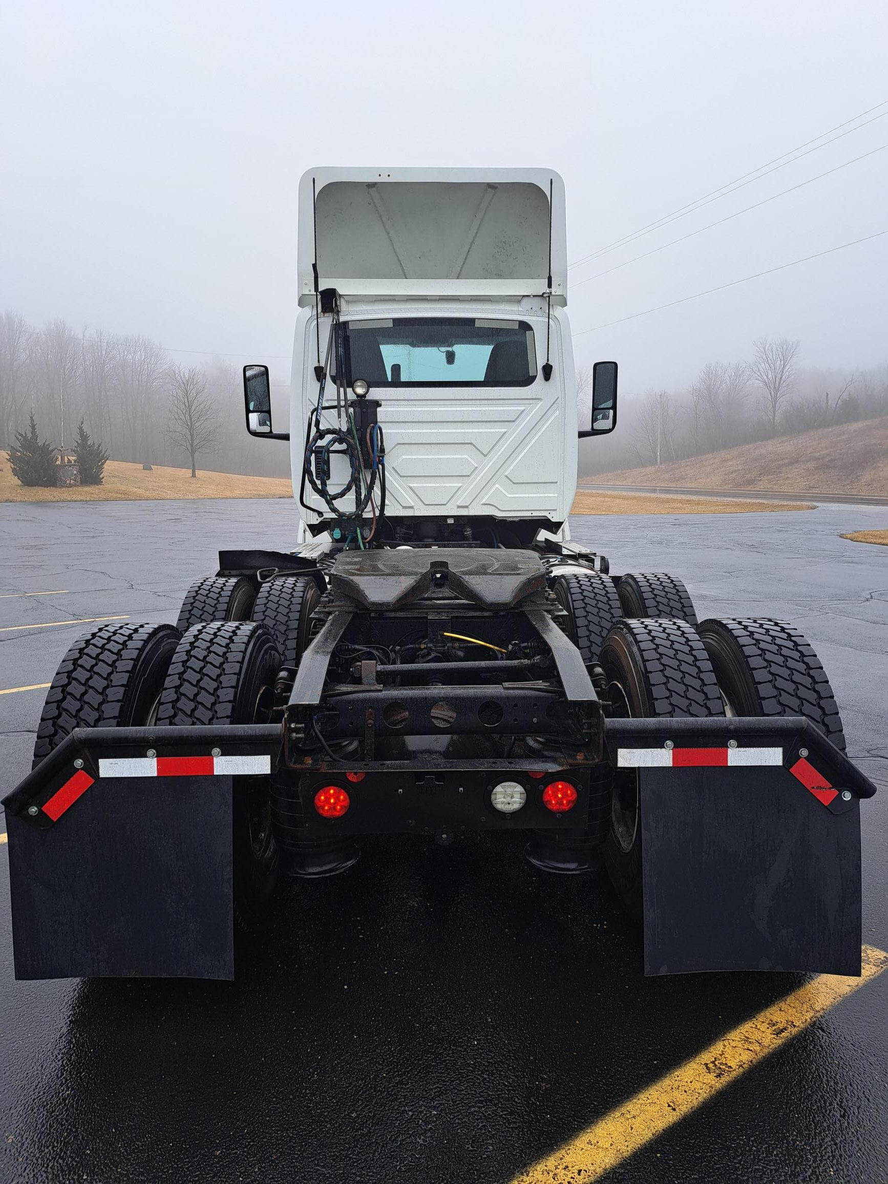 2019 International LT - image 6