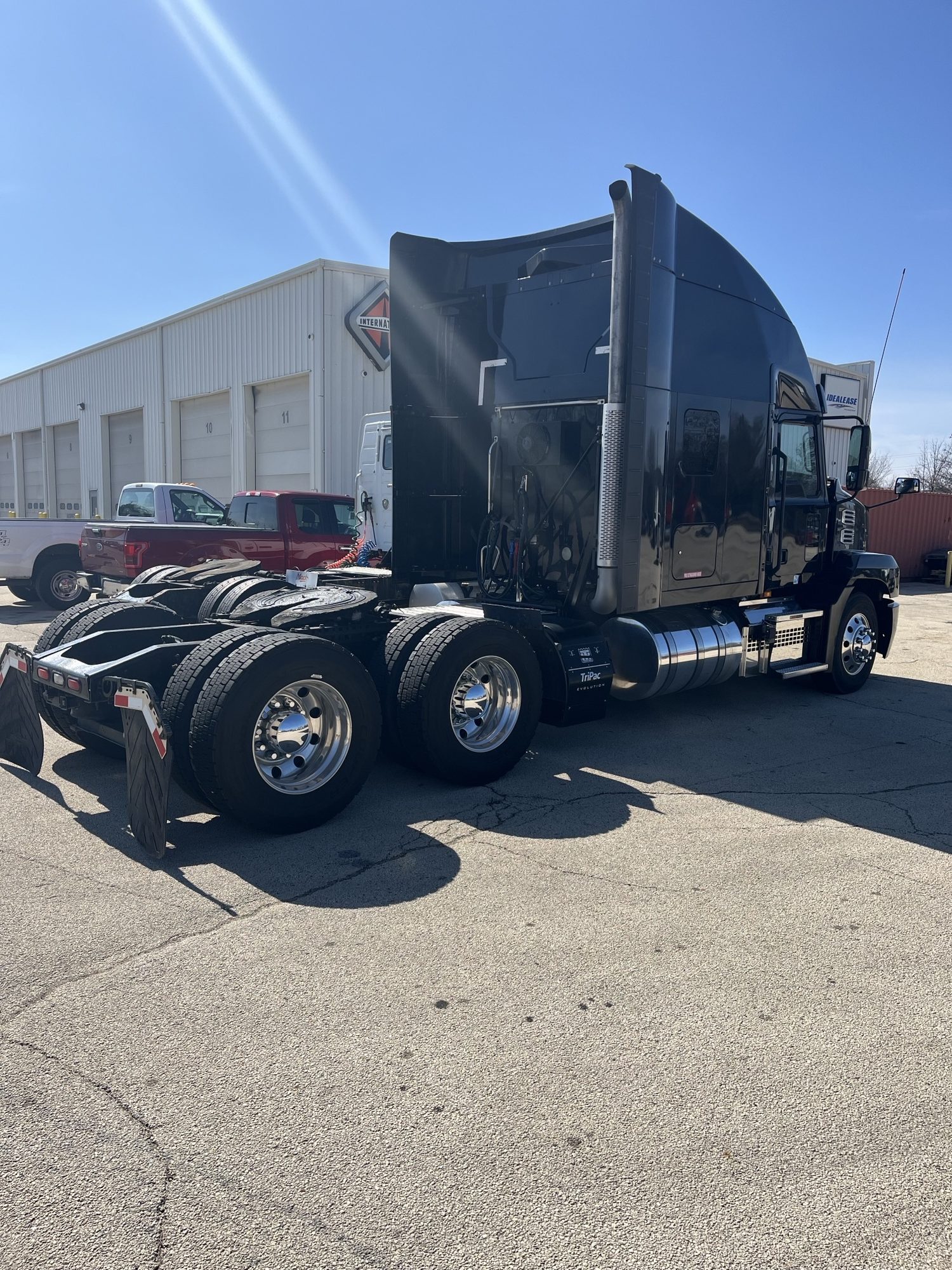 2019 Mack Anthem - image 5