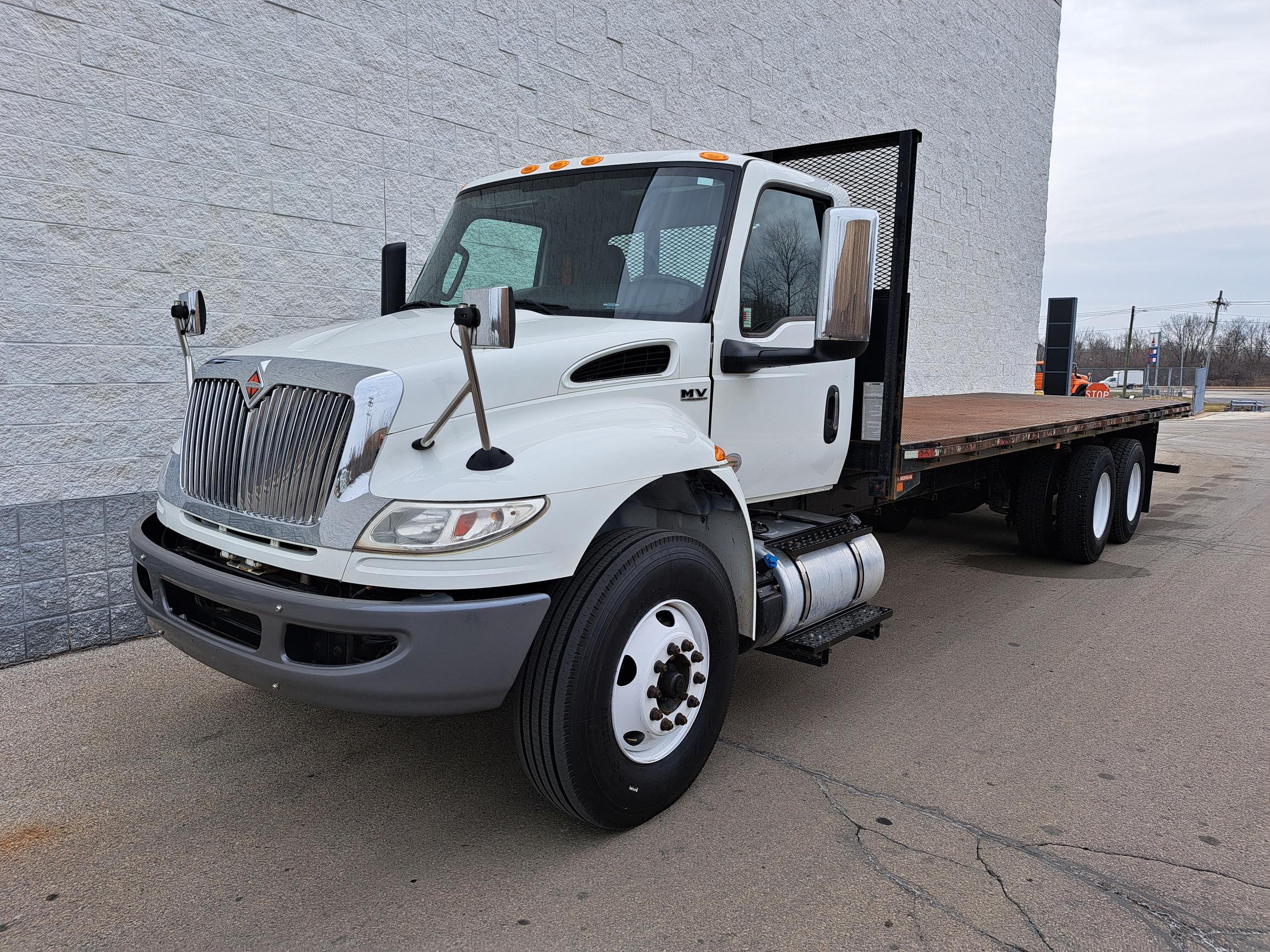 2021 International MV - image 3