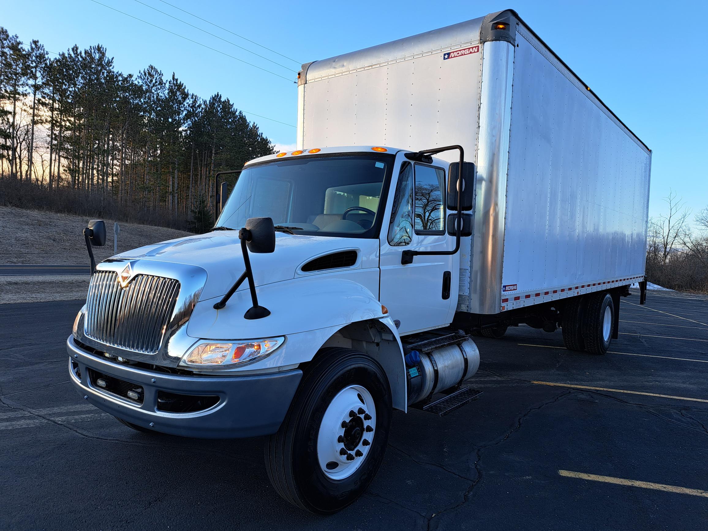 2018 International - image 3