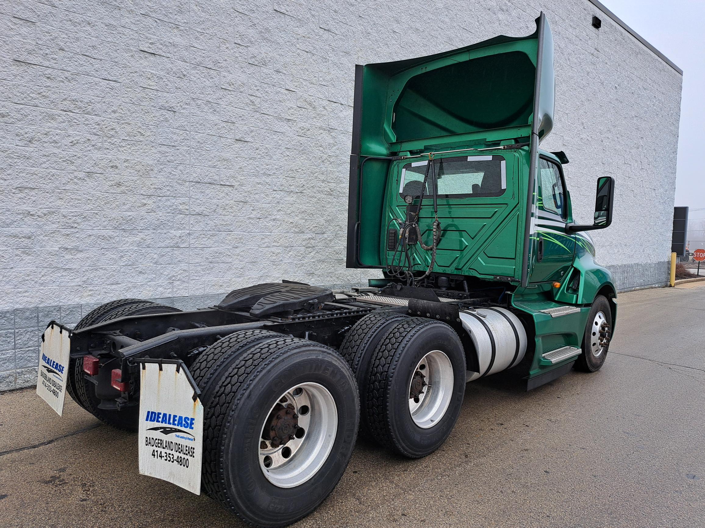 2021 International LT - image 2