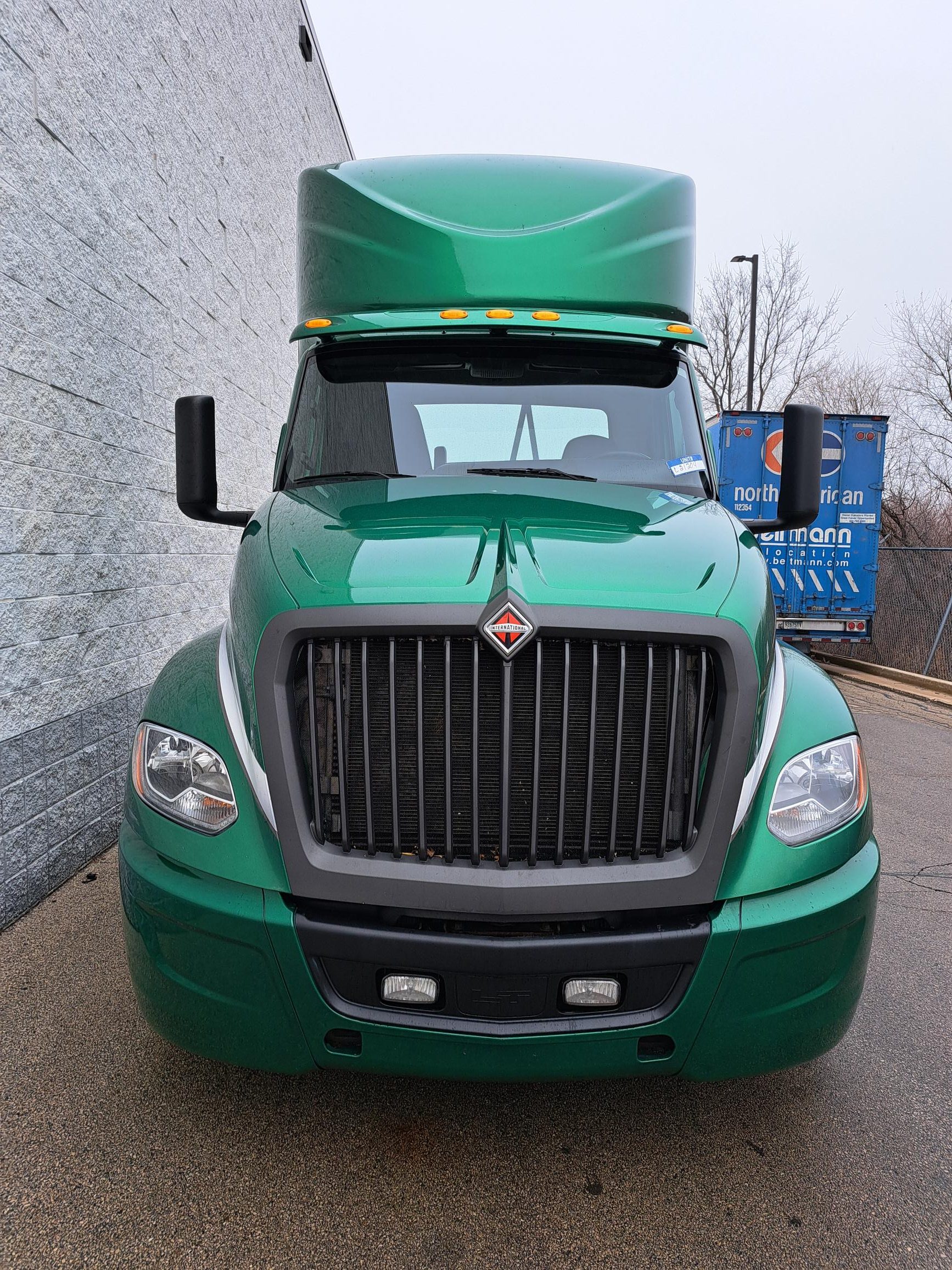 2021 International LT - image 5