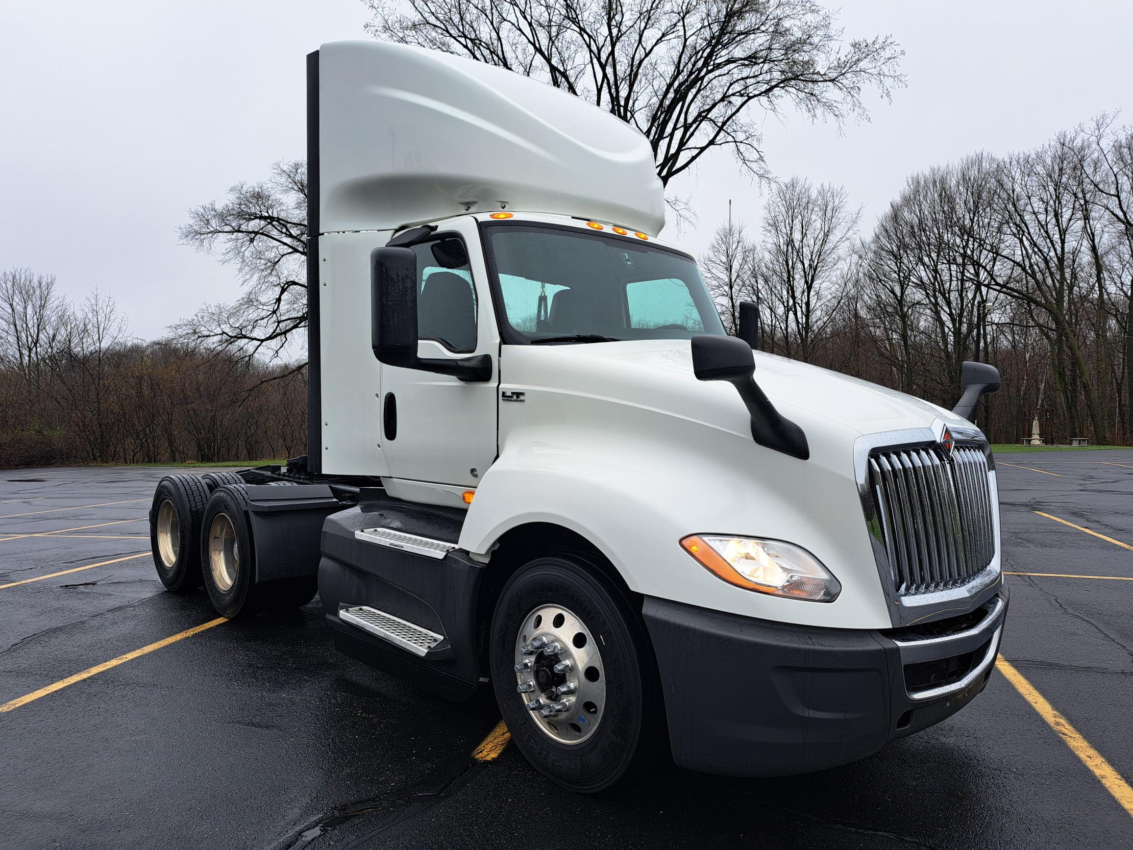 2021 INTERNATIONAL LT625 - image 1 of 6