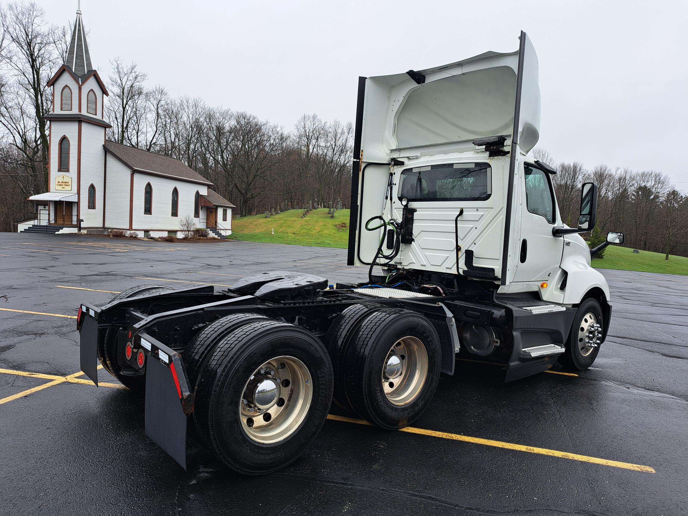 2021 INTERNATIONAL LT625 - image 2 of 6