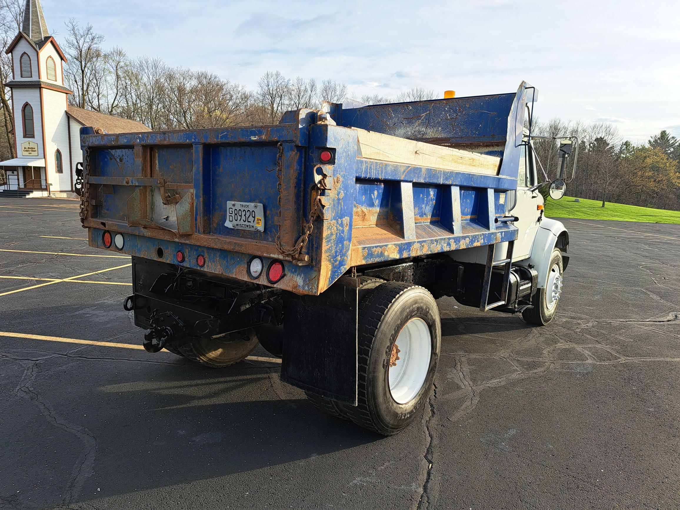 1998 INTERNATIONAL 4900 - image 2 of 6