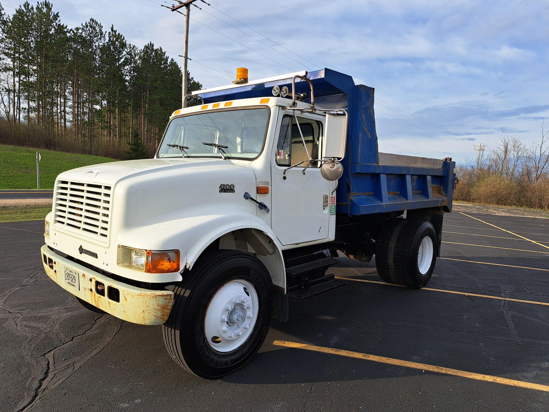 1998 INTERNATIONAL 4900 - image 3 of 6