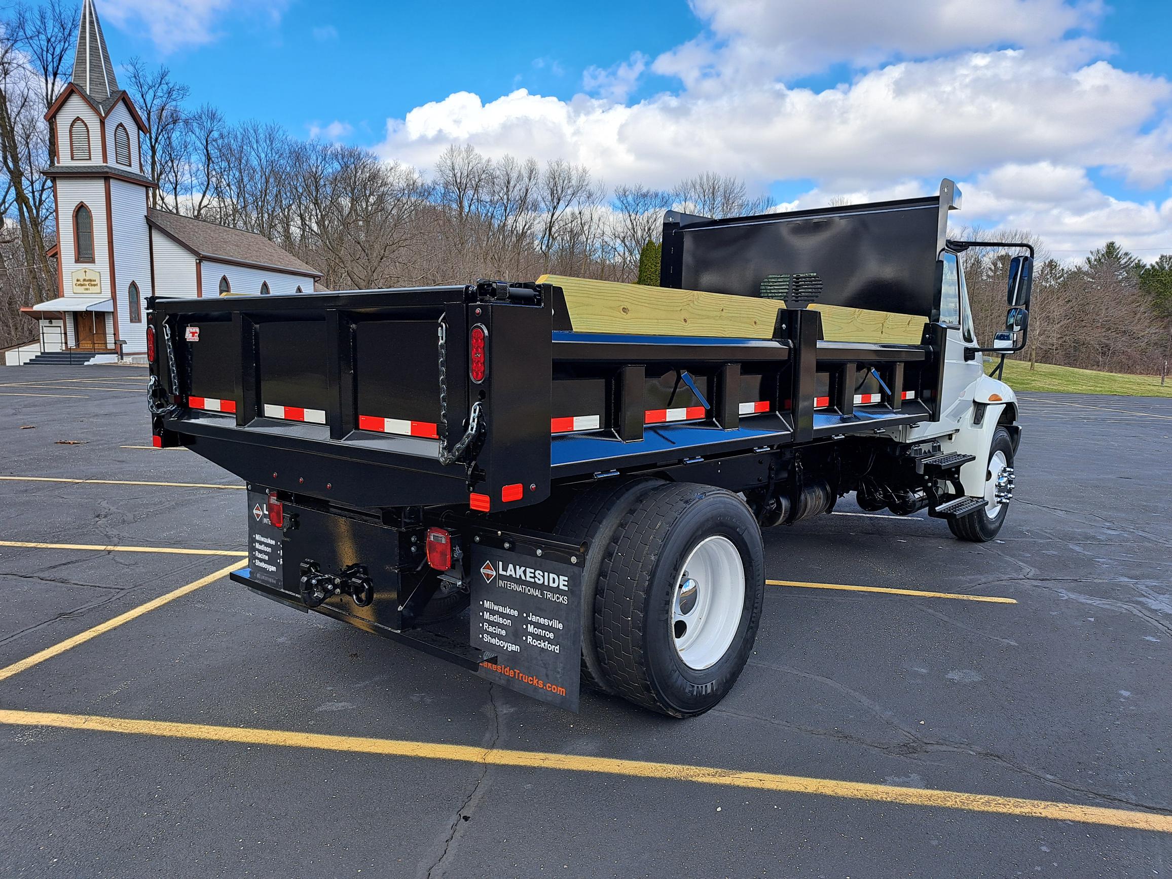 2019 International - image 2