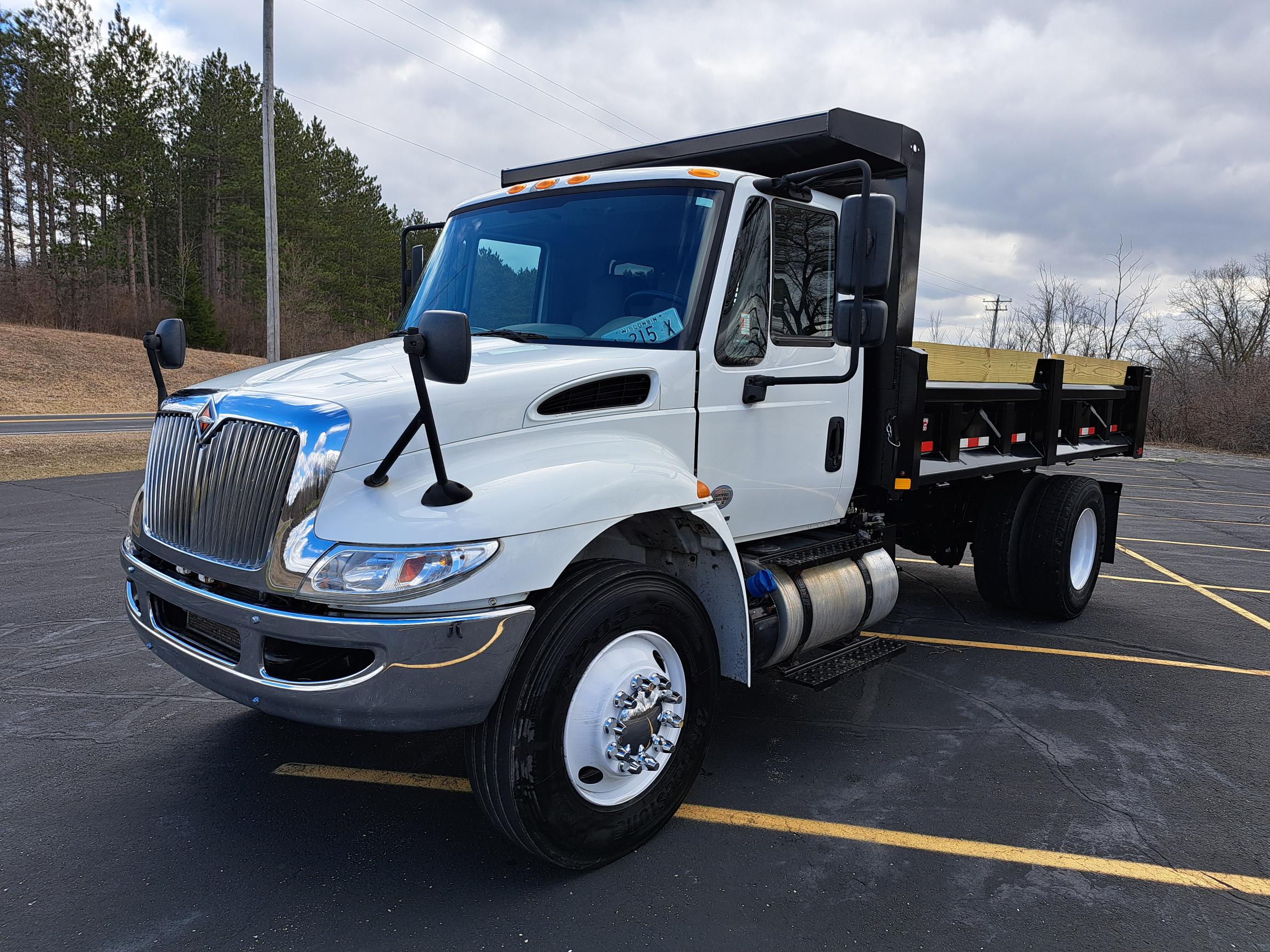 2019 International - image 3