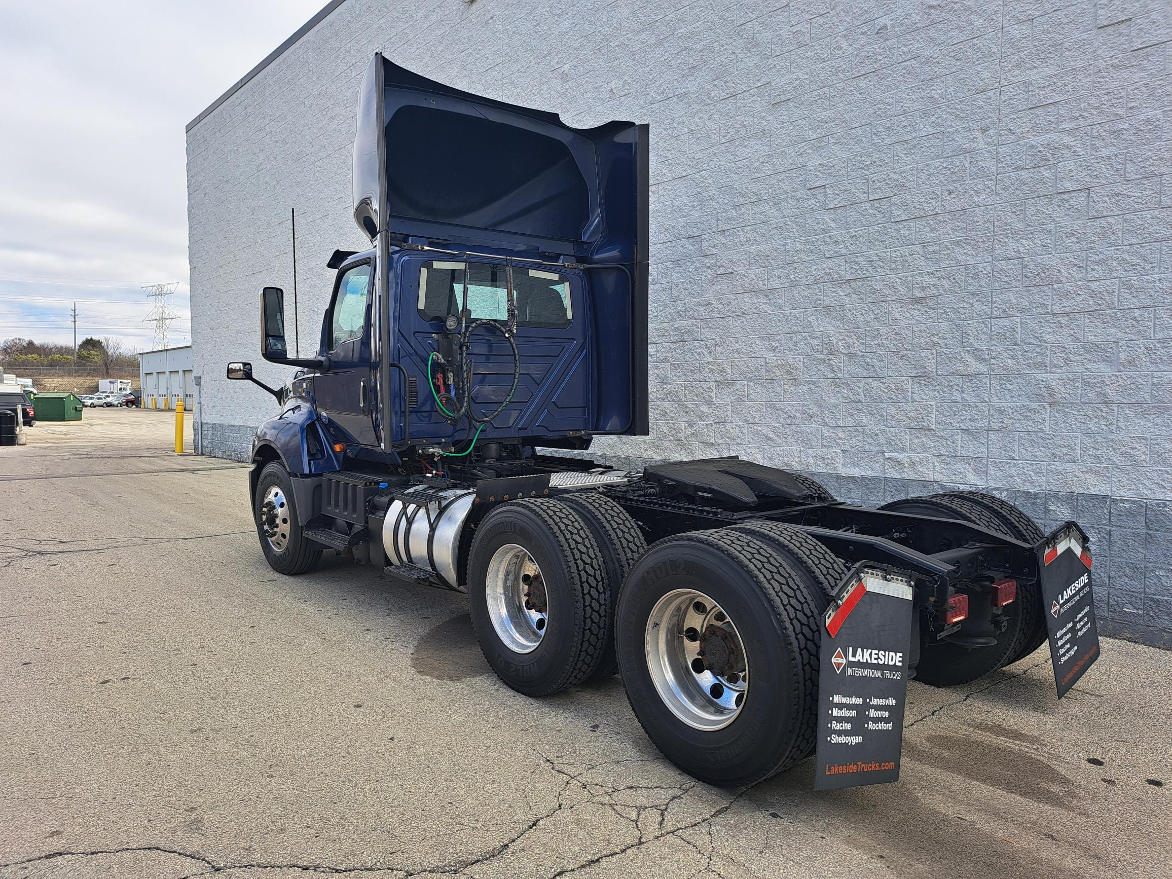 2019 INTERNATIONAL LT625 - image 4 of 6