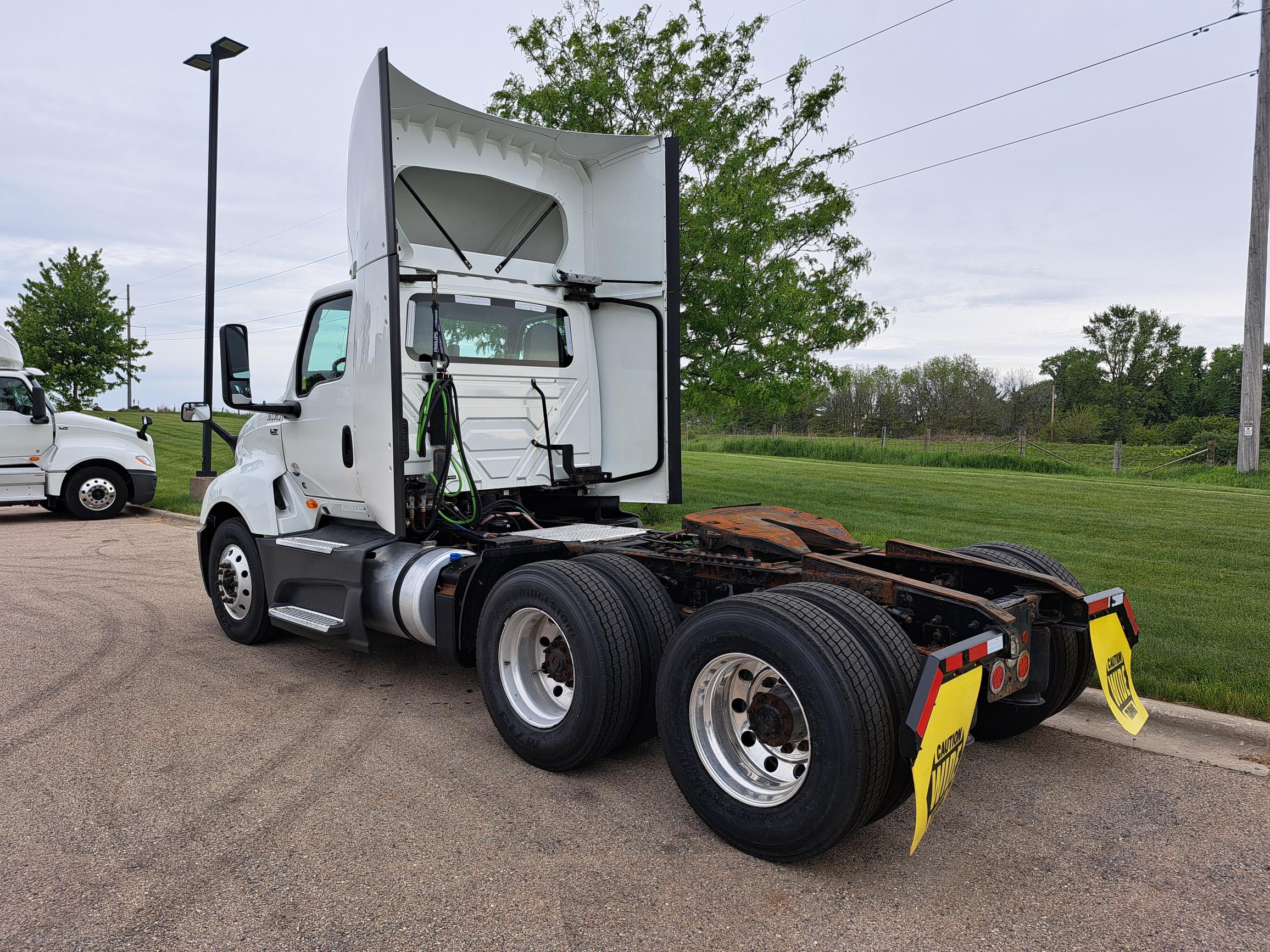 2021 INTERNATIONAL LT625 2021 INTERNATIONAL LT625 - image 4 of 6