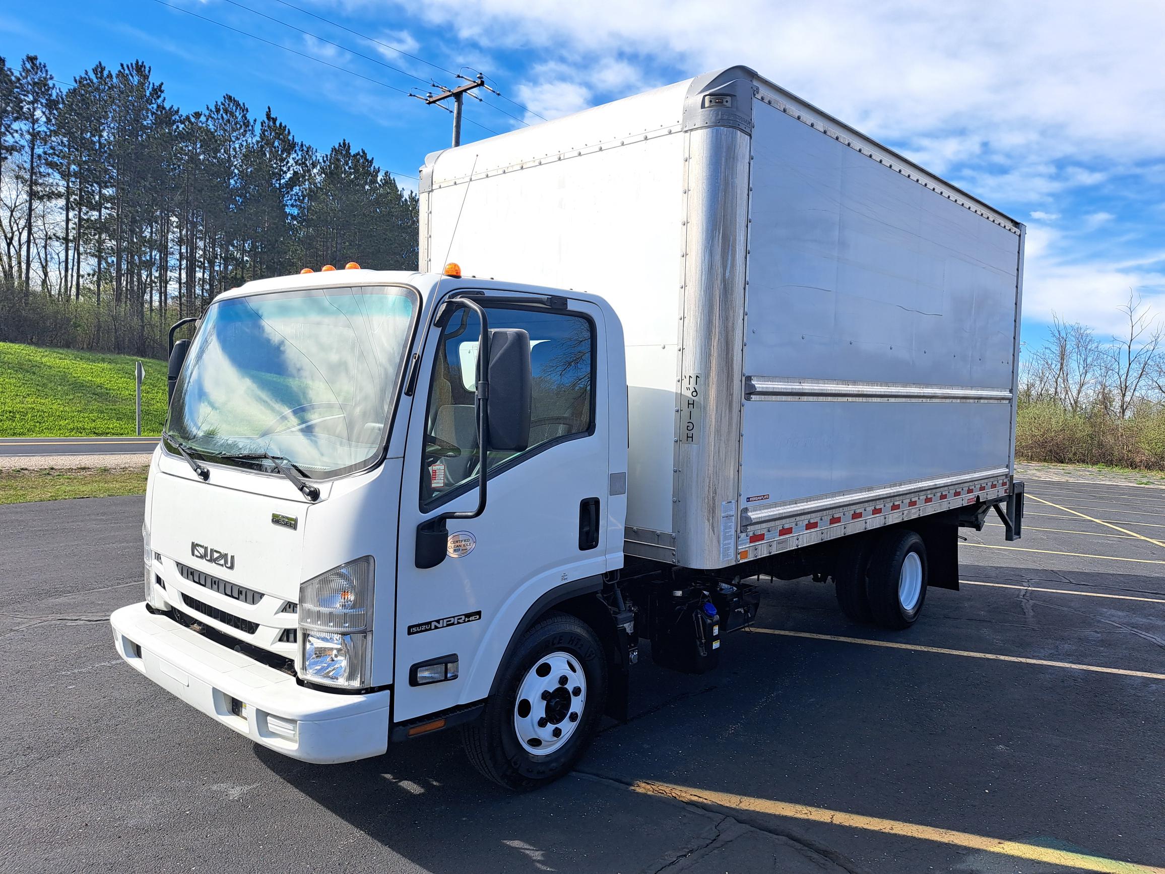 2021 Isuzu NPR - image 3 of 6
