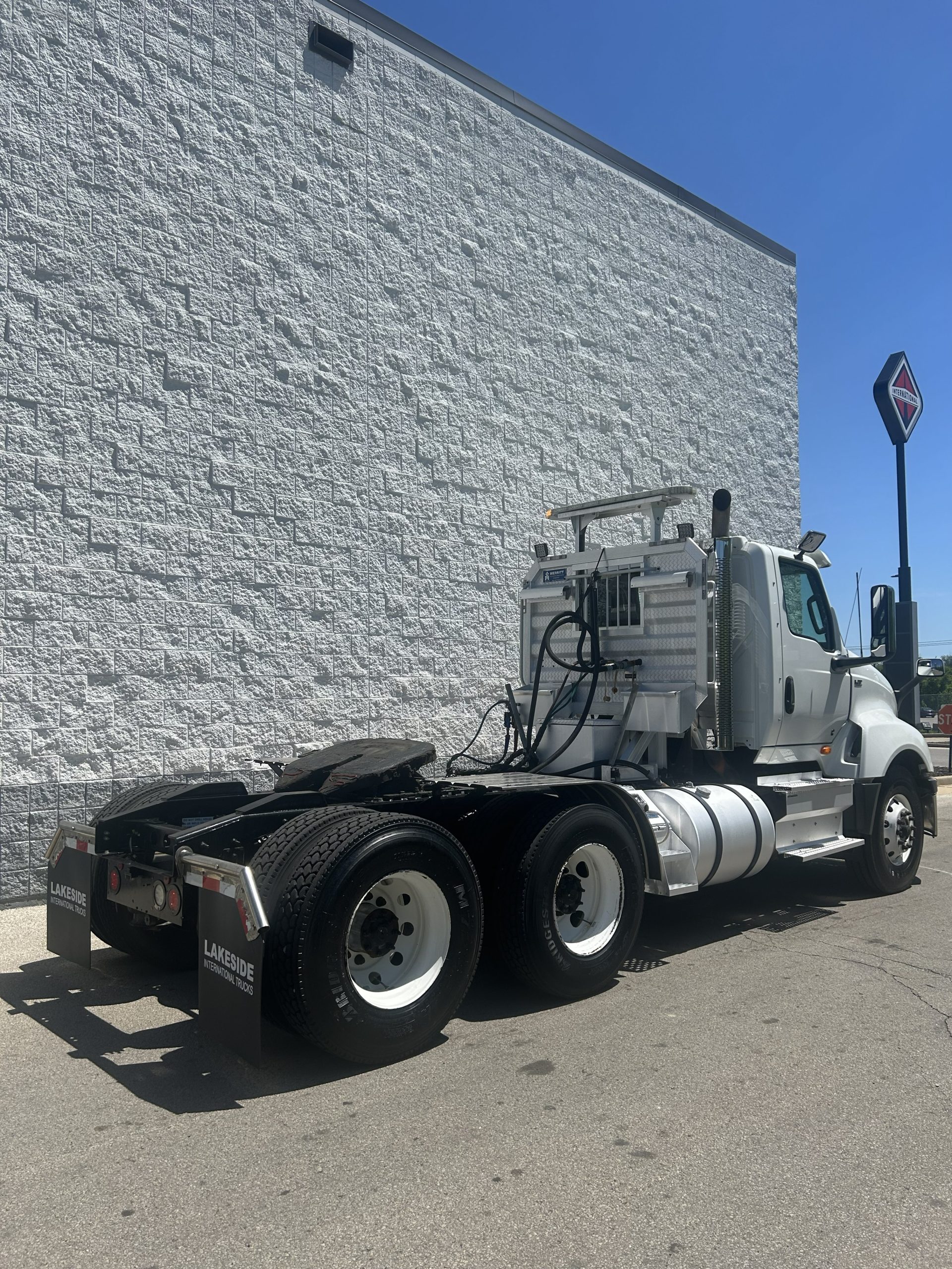 2019 INTERNATIONAL LT625 2019 INTERNATIONAL LT625 - image 2 of 6