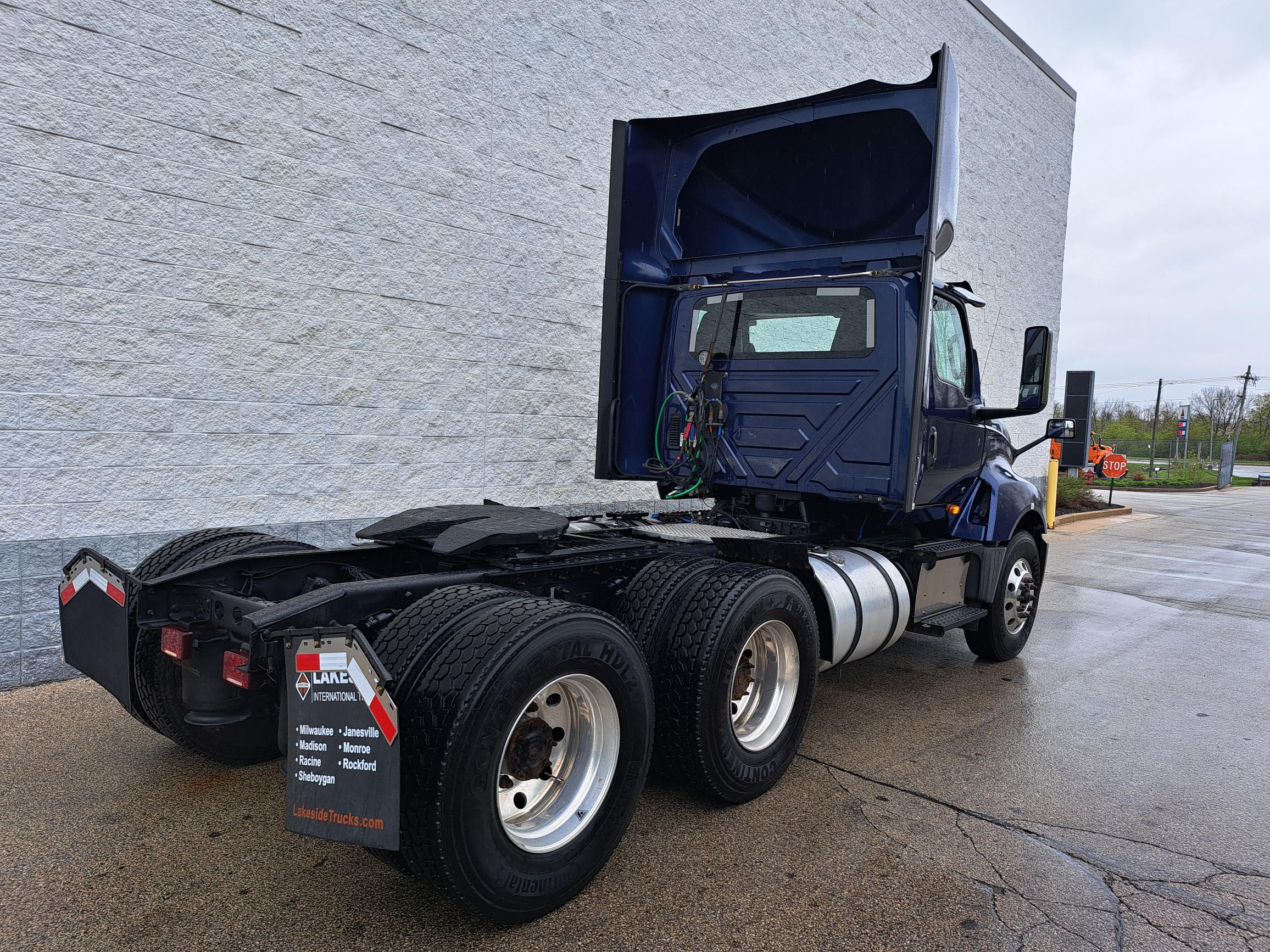 2020 INTERNATIONAL LT625 - image 2 of 6