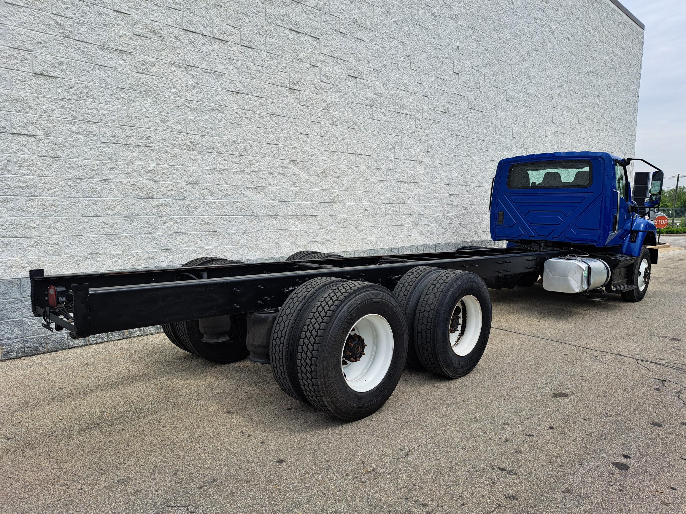 2019 INTERNATIONAL HV607 - image 2 of 6