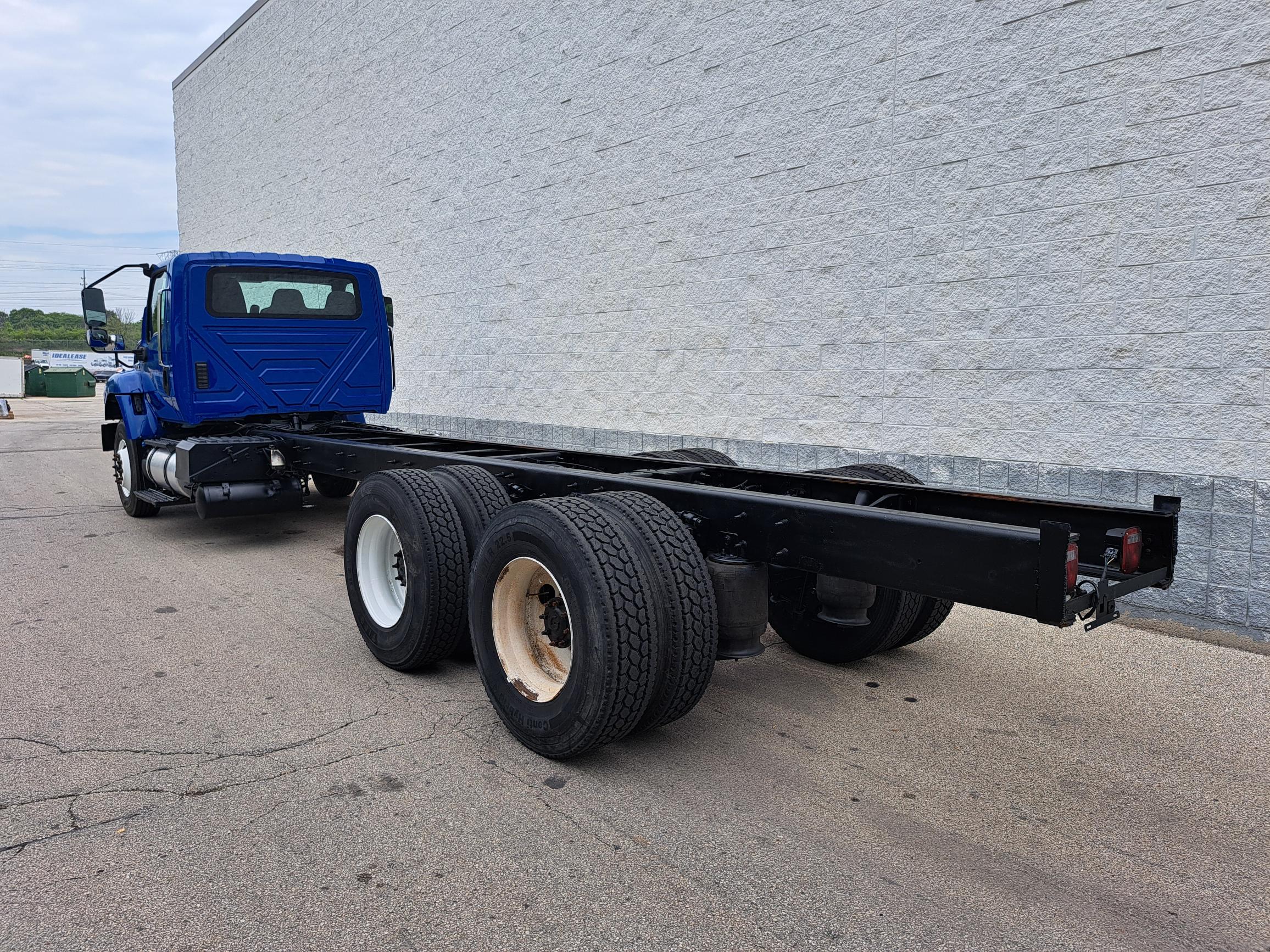 2019 INTERNATIONAL HV607 - image 4 of 6