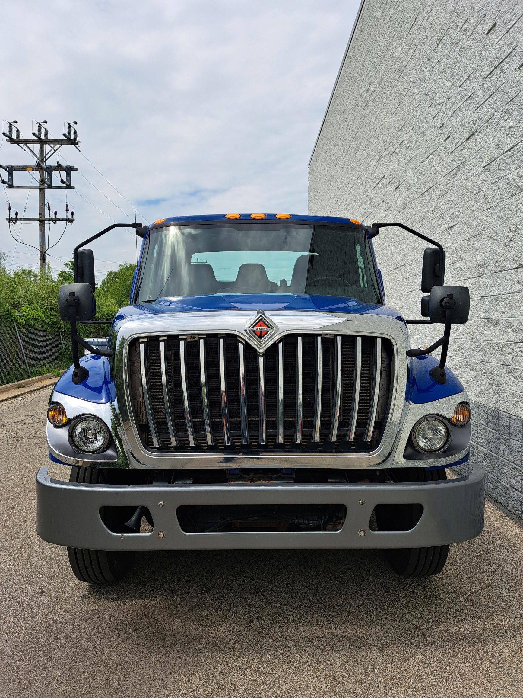 2019 INTERNATIONAL HV607 - image 5 of 6