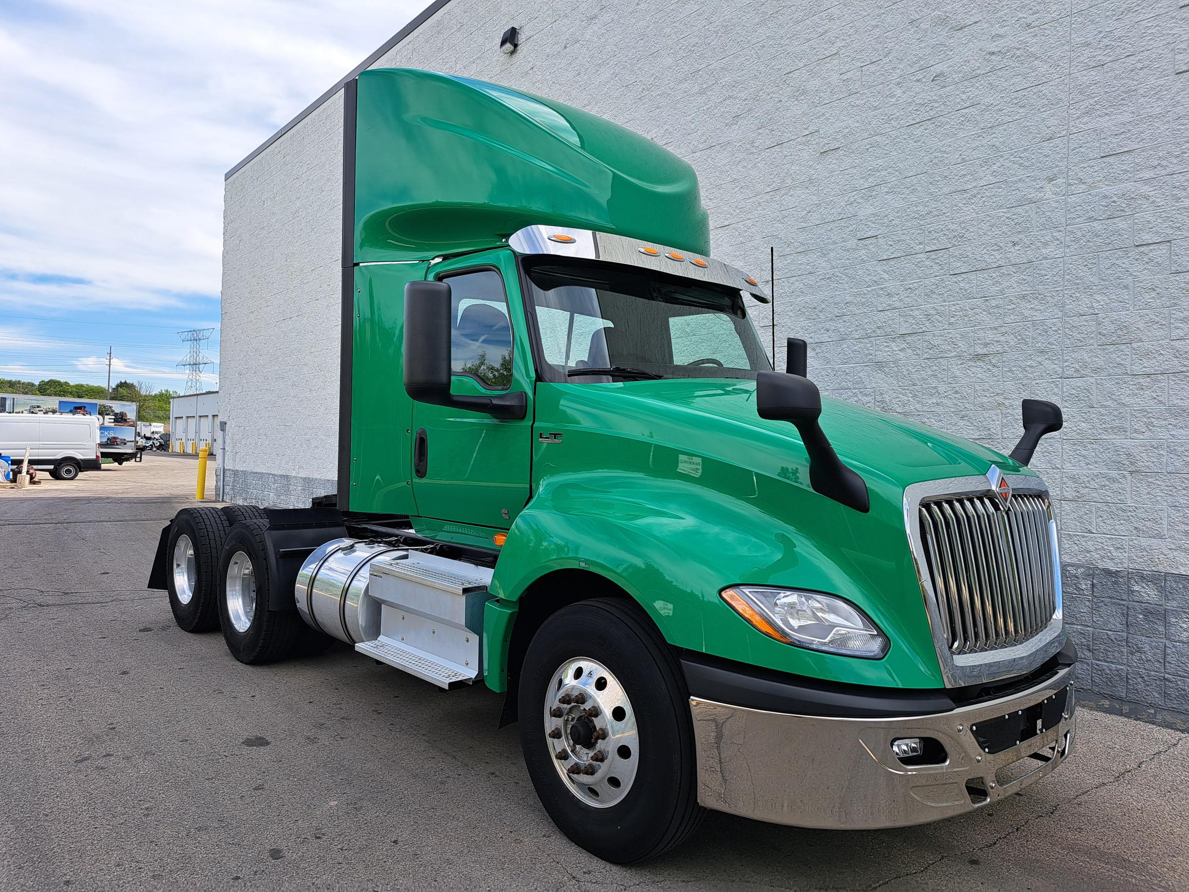 2021 INTERNATIONAL LT625 2021 INTERNATIONAL LT625 - image 1 of 6