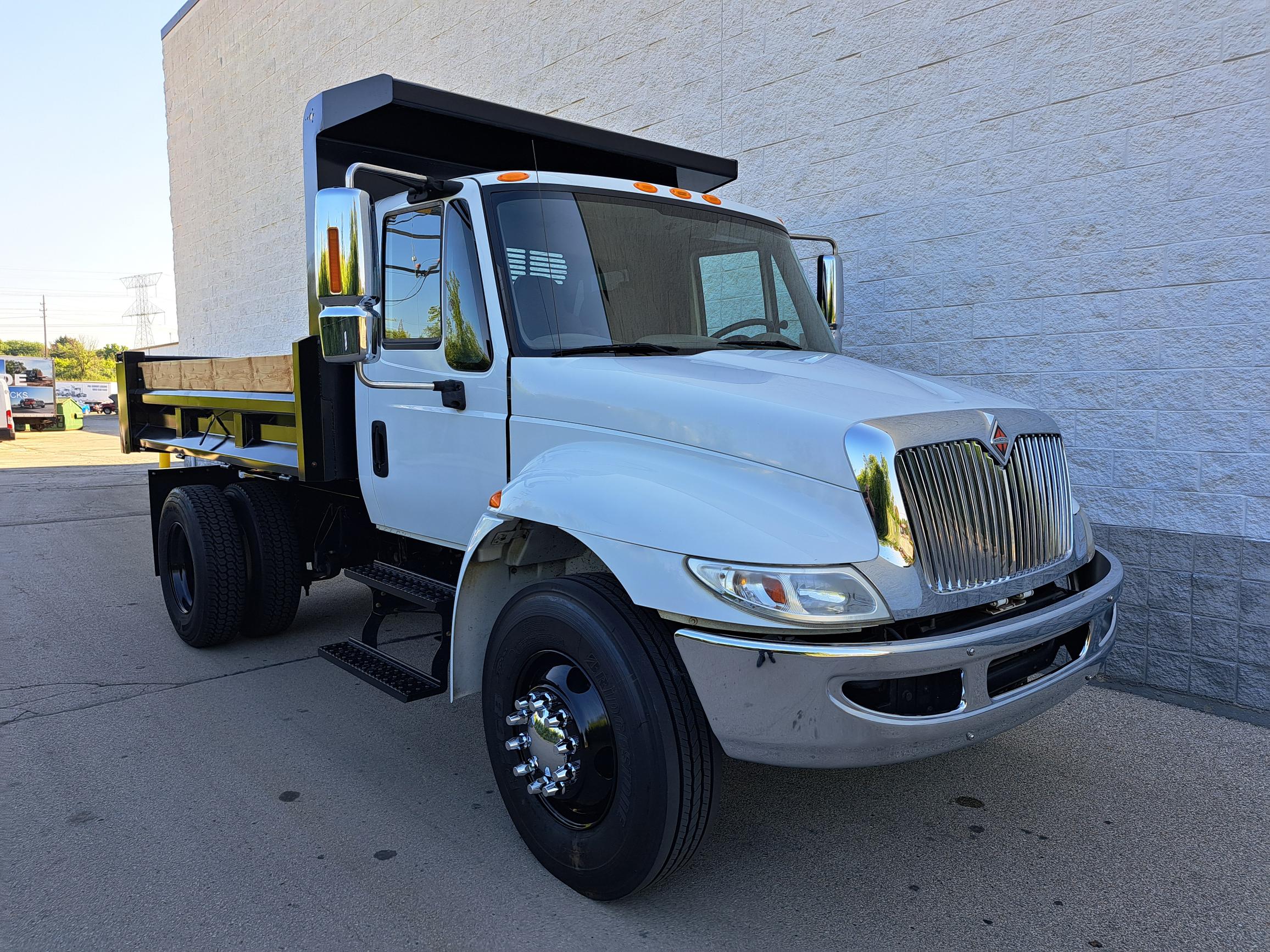 2019 INTERNATIONAL 4300 - image 1 of 6