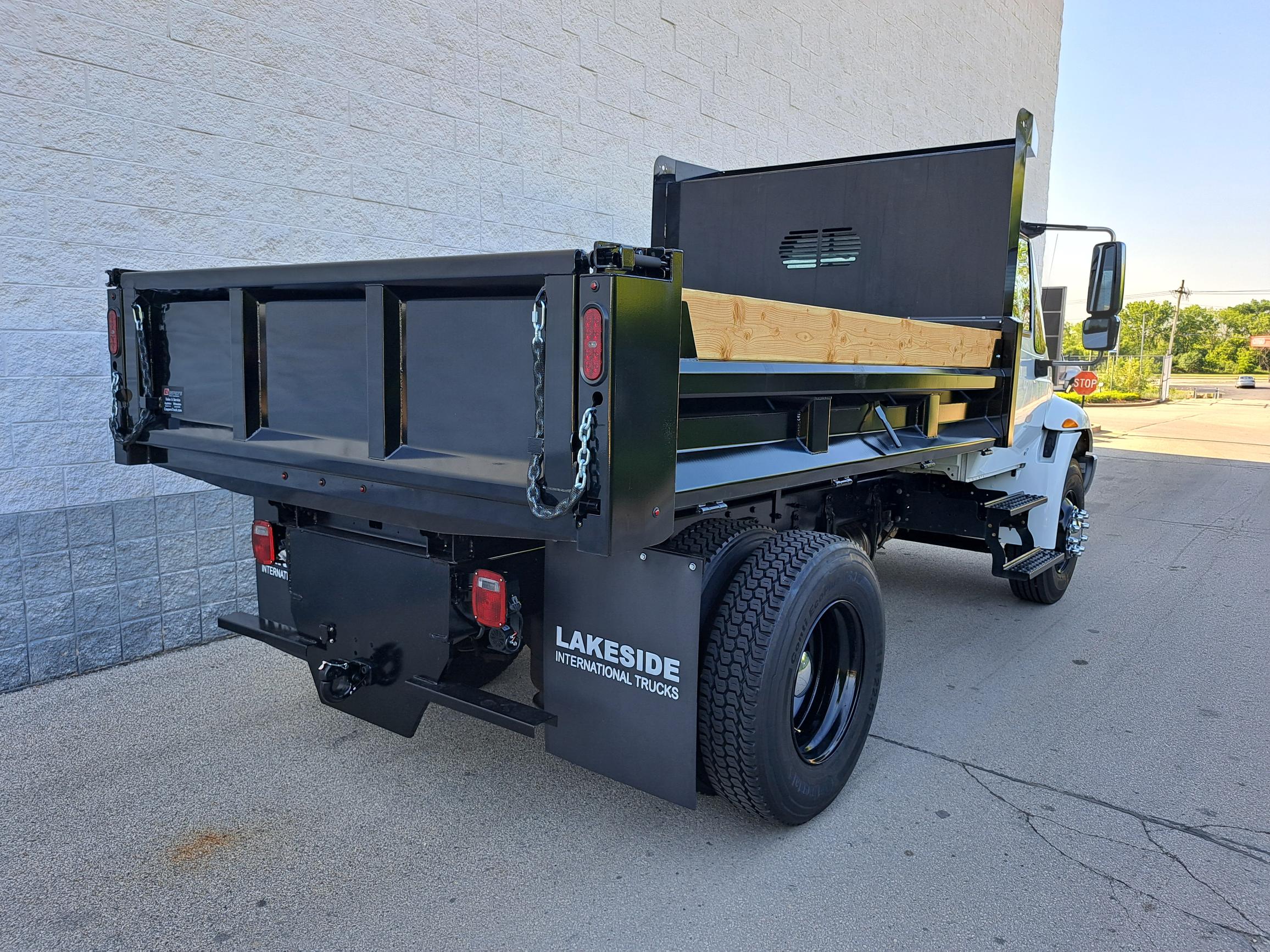 2019 INTERNATIONAL 4300 - image 2 of 6