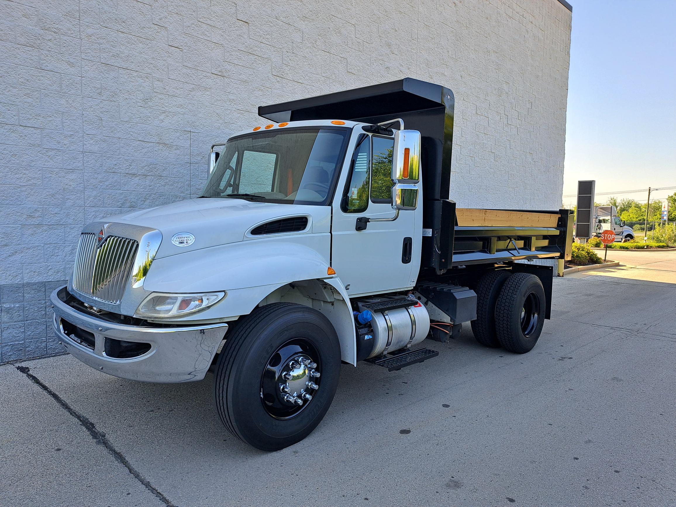 2019 INTERNATIONAL 4300 - image 3 of 6