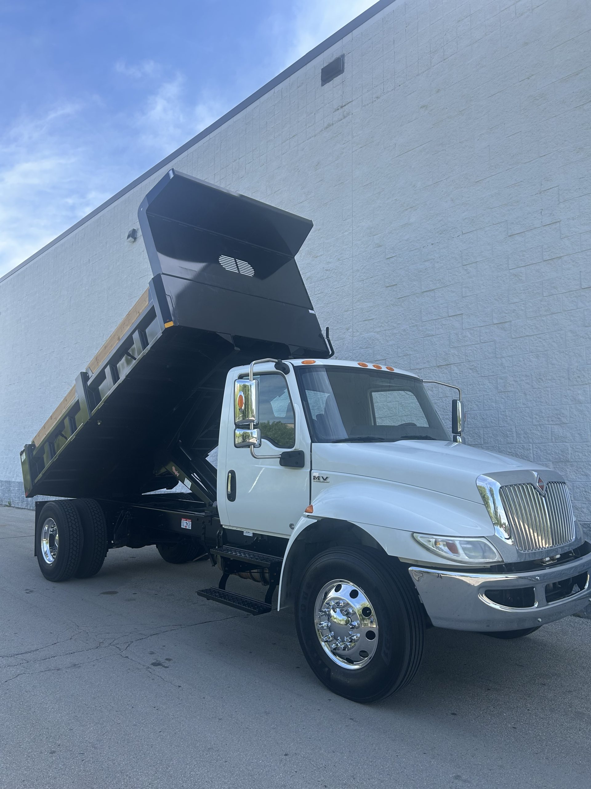 2019 INTERNATIONAL MV607 2019 INTERNATIONAL MV607 - image 1 of 6