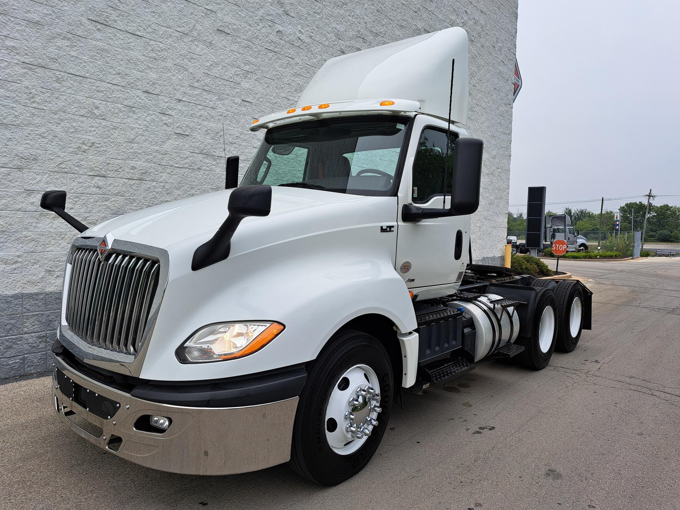 2019 International LT — photo 3