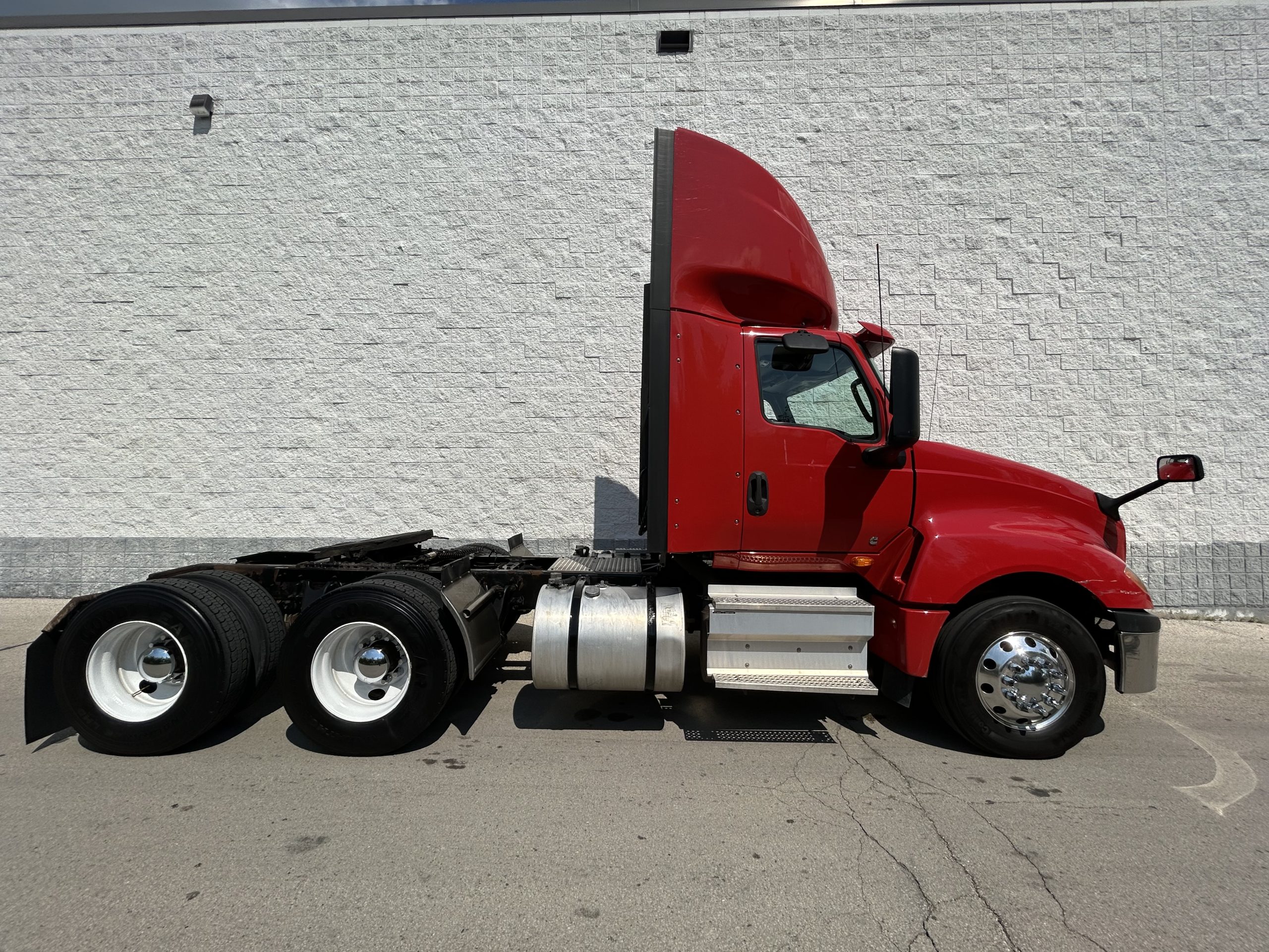 2019 International LT — photo 4