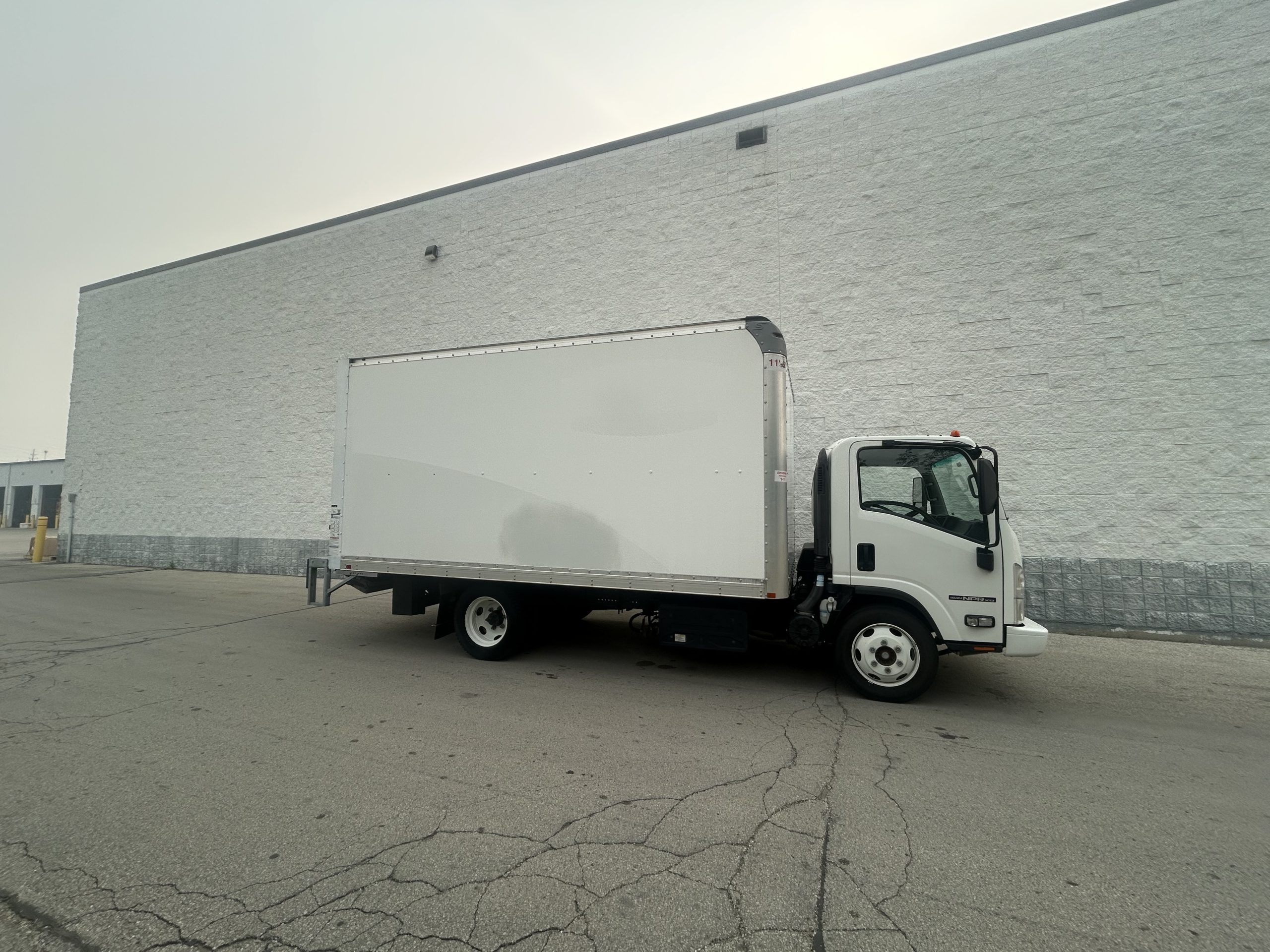2022 Isuzu NPR 2022 Isuzu NPR - image 5 of 6
