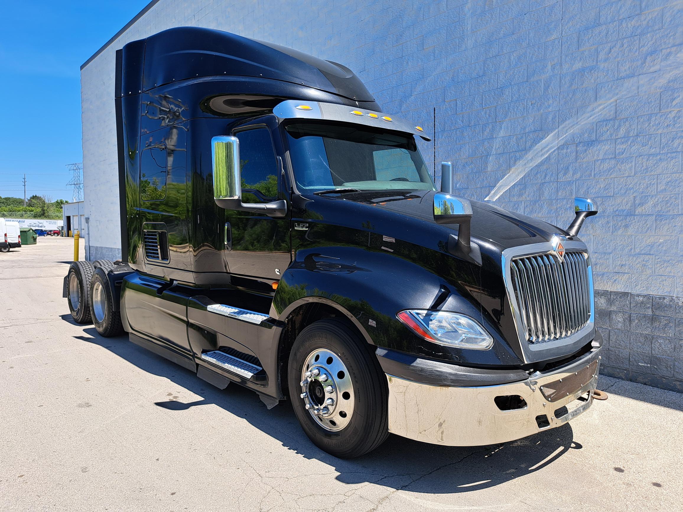 2020 INTERNATIONAL LT625 - image 1 of 6