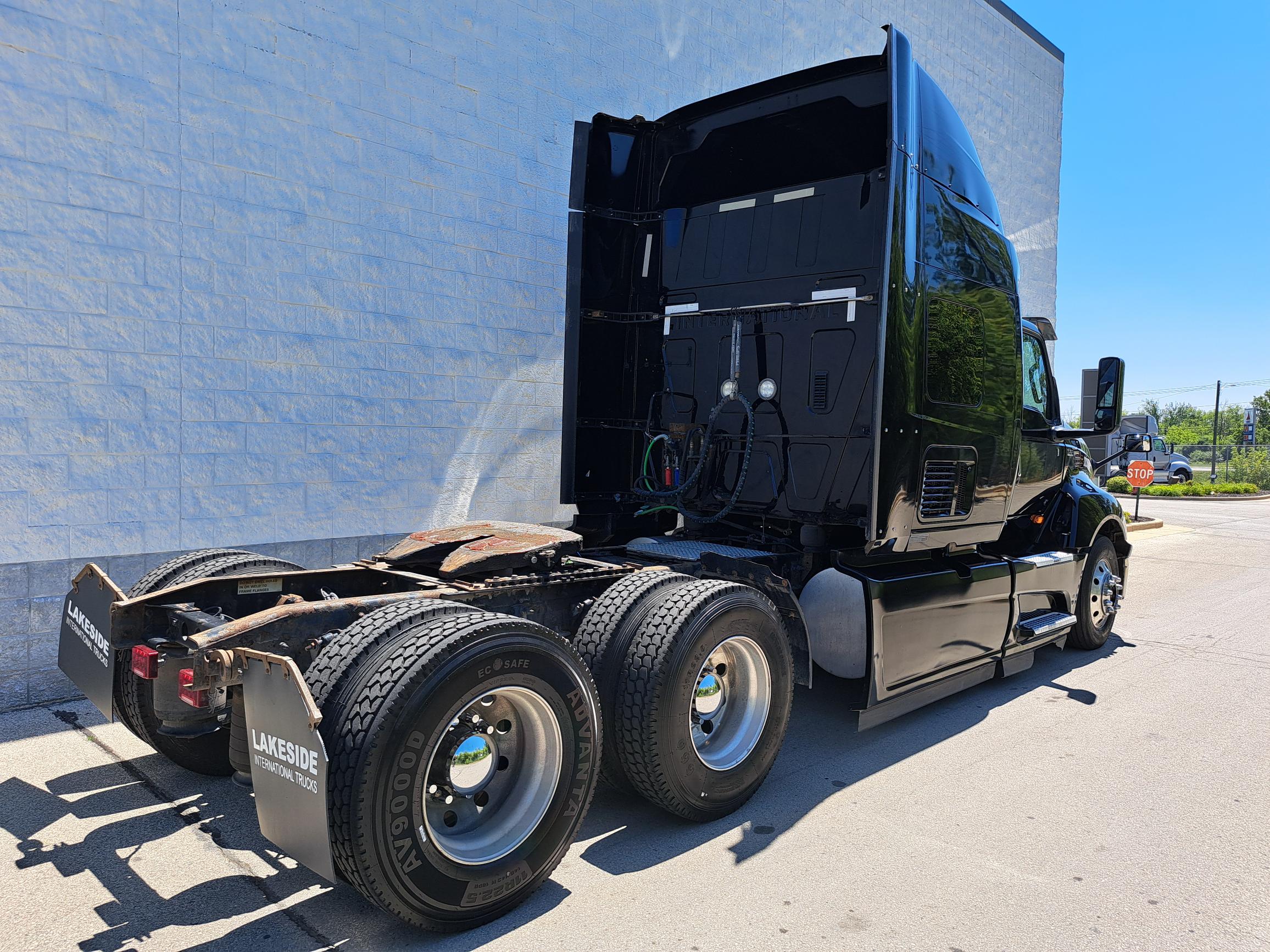 2020 INTERNATIONAL LT625 - image 2 of 6