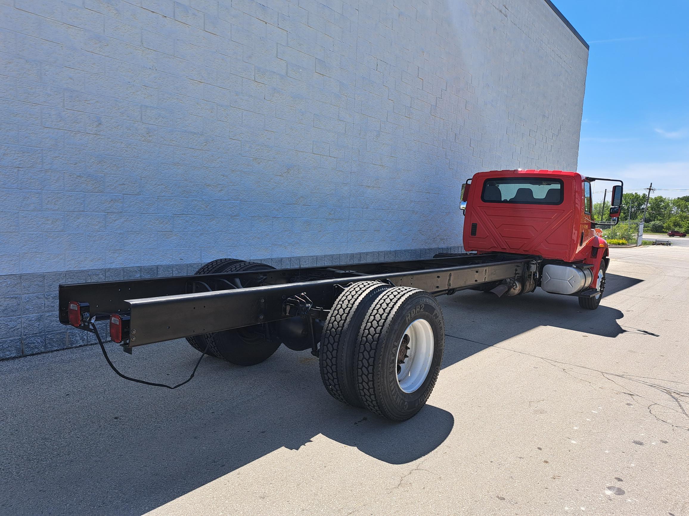 2019 INTERNATIONAL 4300 2019 INTERNATIONAL 4300 - image 2 of 6