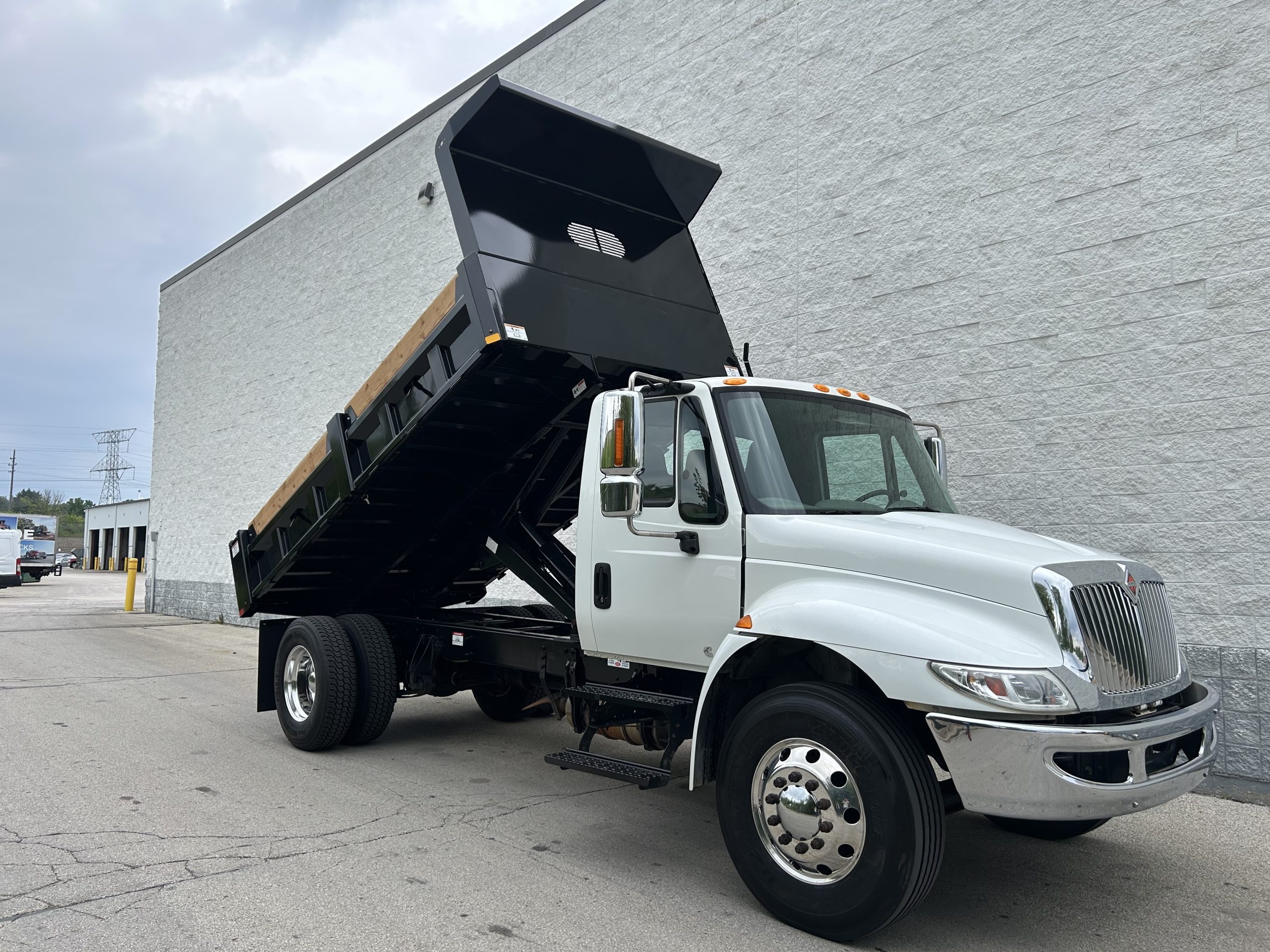 2019 INTERNATIONAL 4300 2019 INTERNATIONAL 4300 - image 1 of 6