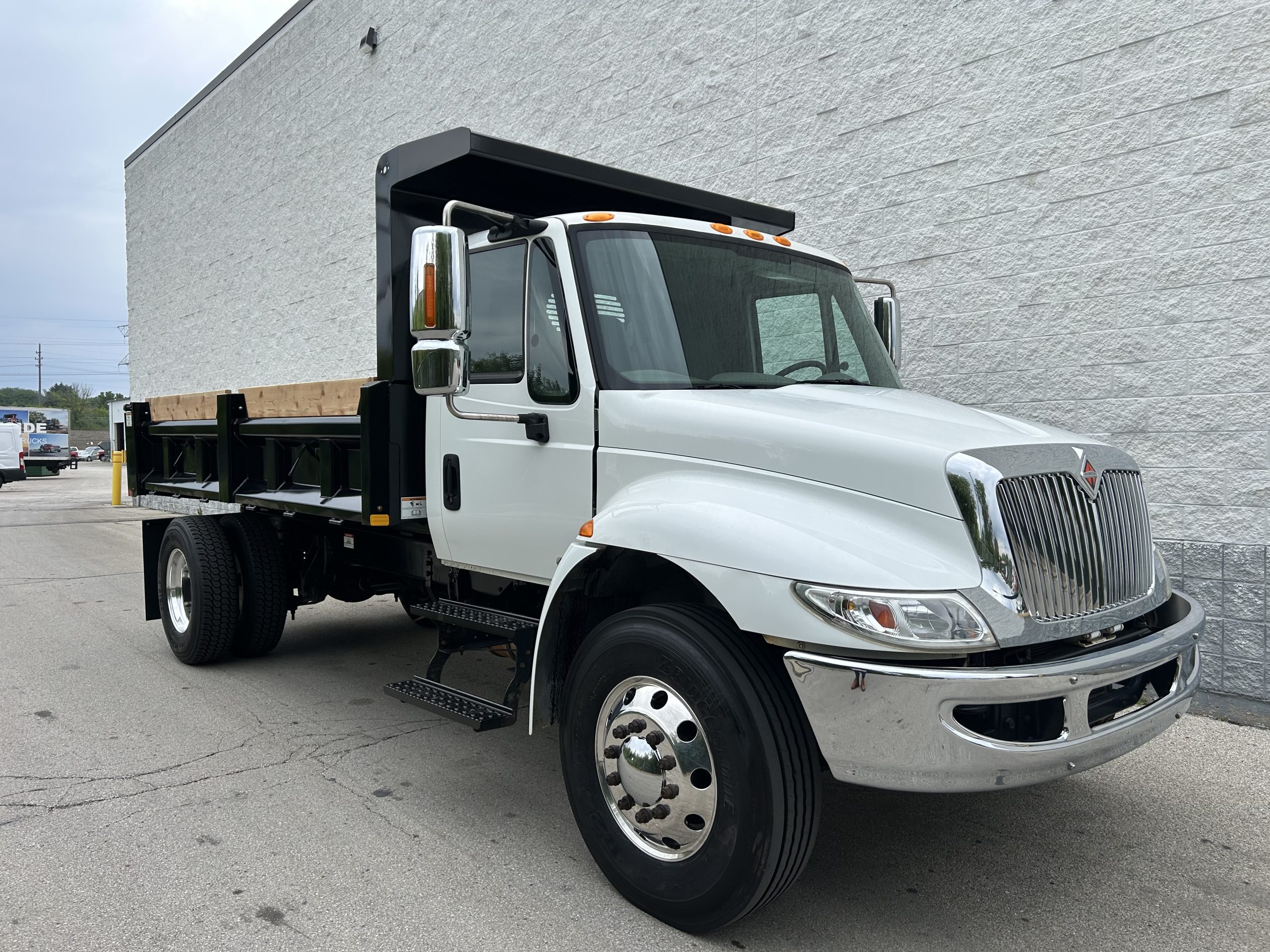 2019 INTERNATIONAL 4300 2019 INTERNATIONAL 4300 - image 2 of 6