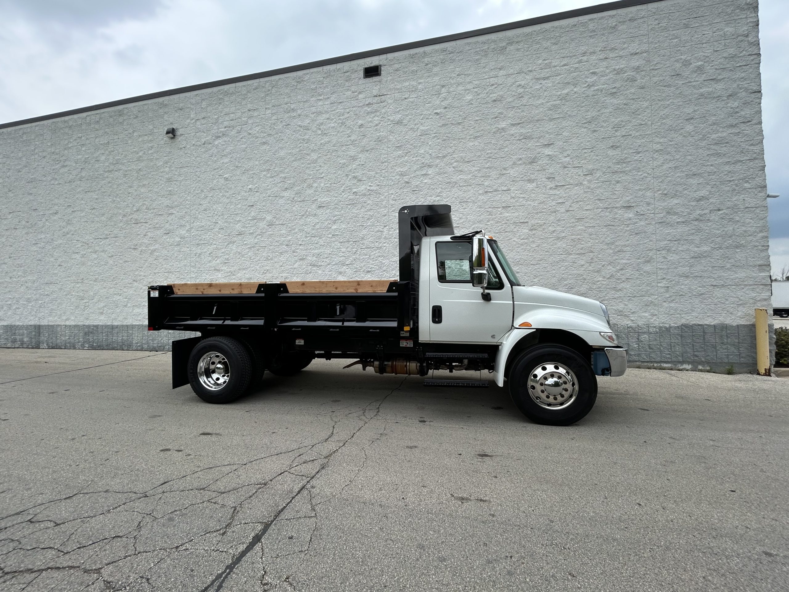 2019 INTERNATIONAL 4300 2019 INTERNATIONAL 4300 - image 3 of 6