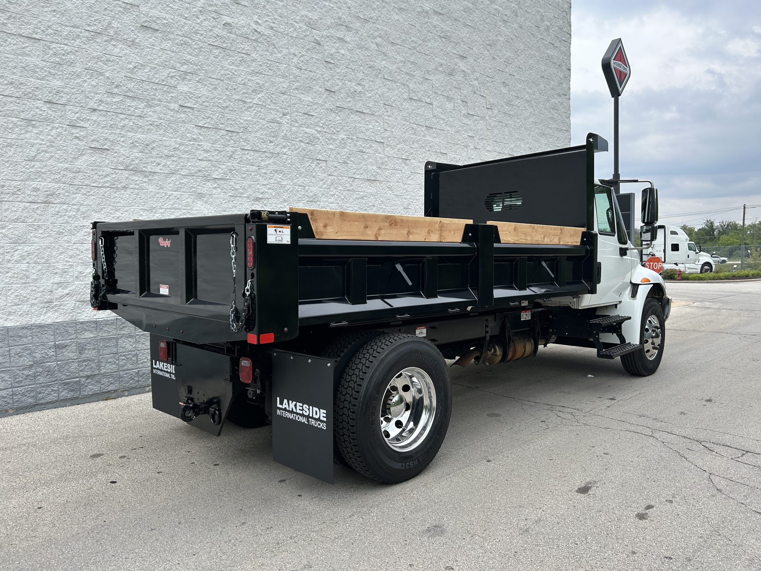 2019 INTERNATIONAL 4300 2019 INTERNATIONAL 4300 - image 4 of 6