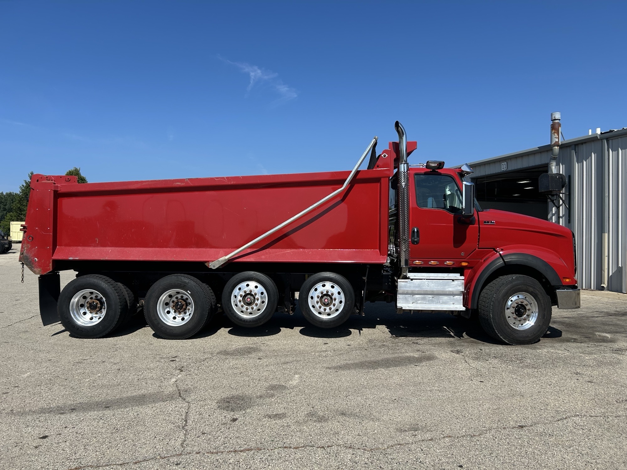 2023 INTERNATIONAL HX620 - image 3 of 6