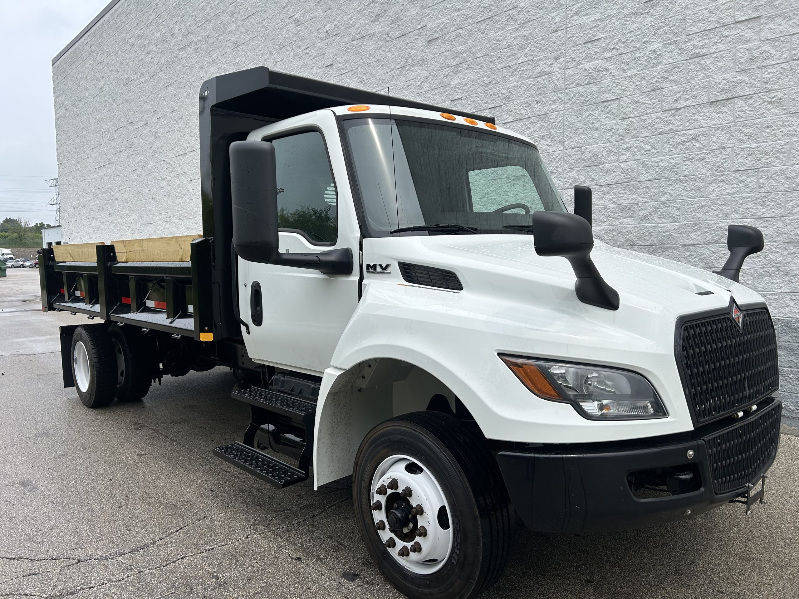 2023 INTERNATIONAL MV607 - image 1 of 6