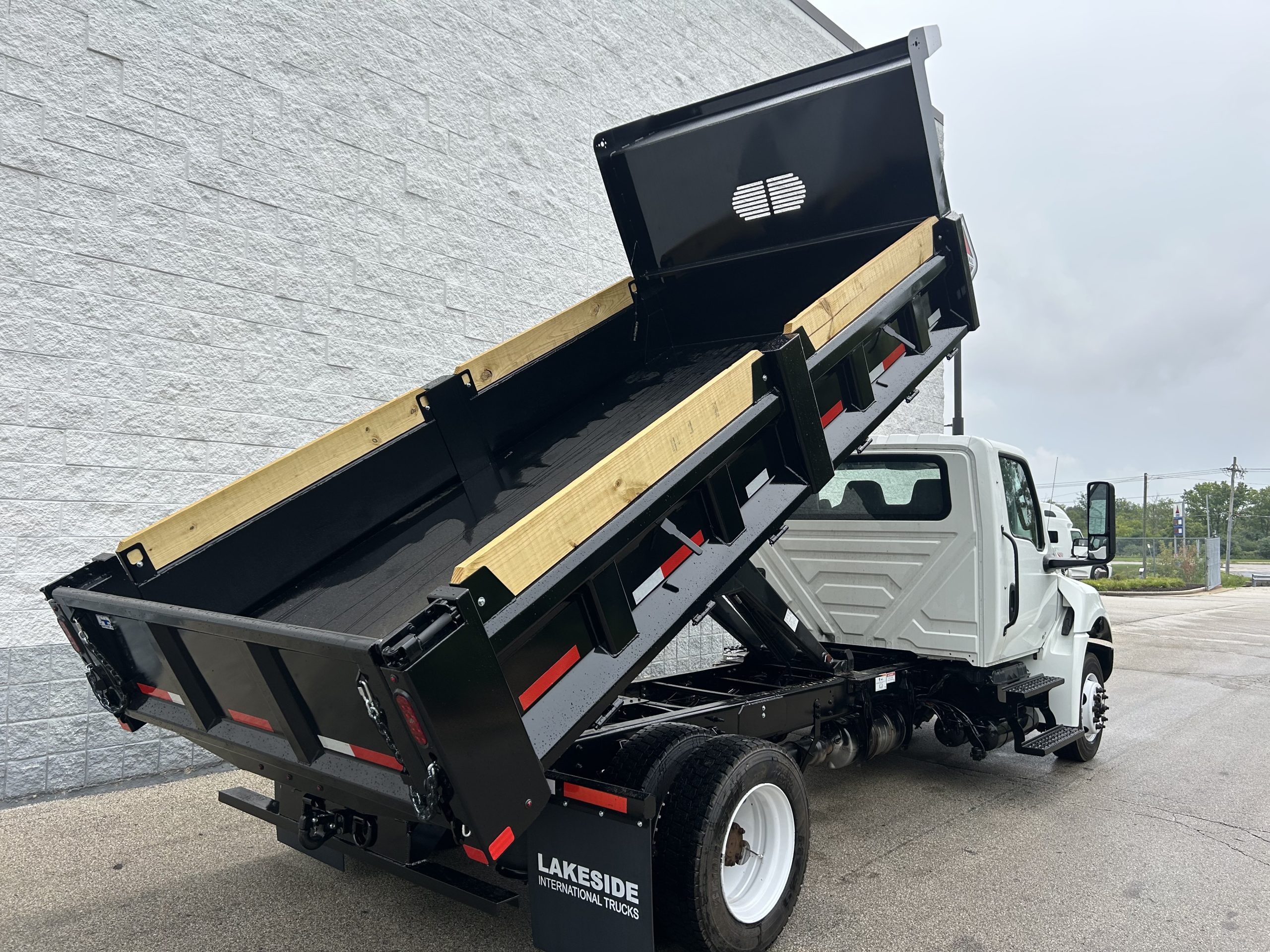 2023 INTERNATIONAL MV607 - image 3 of 6