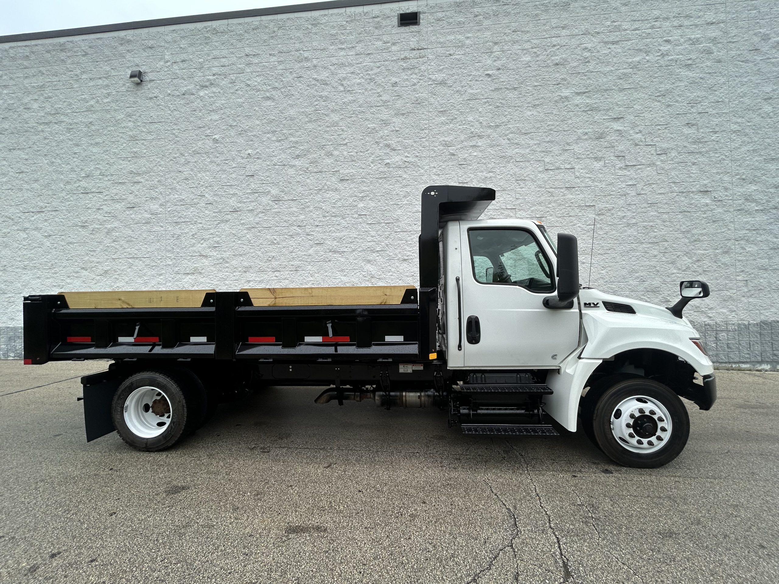 2023 INTERNATIONAL MV607 - image 4 of 6